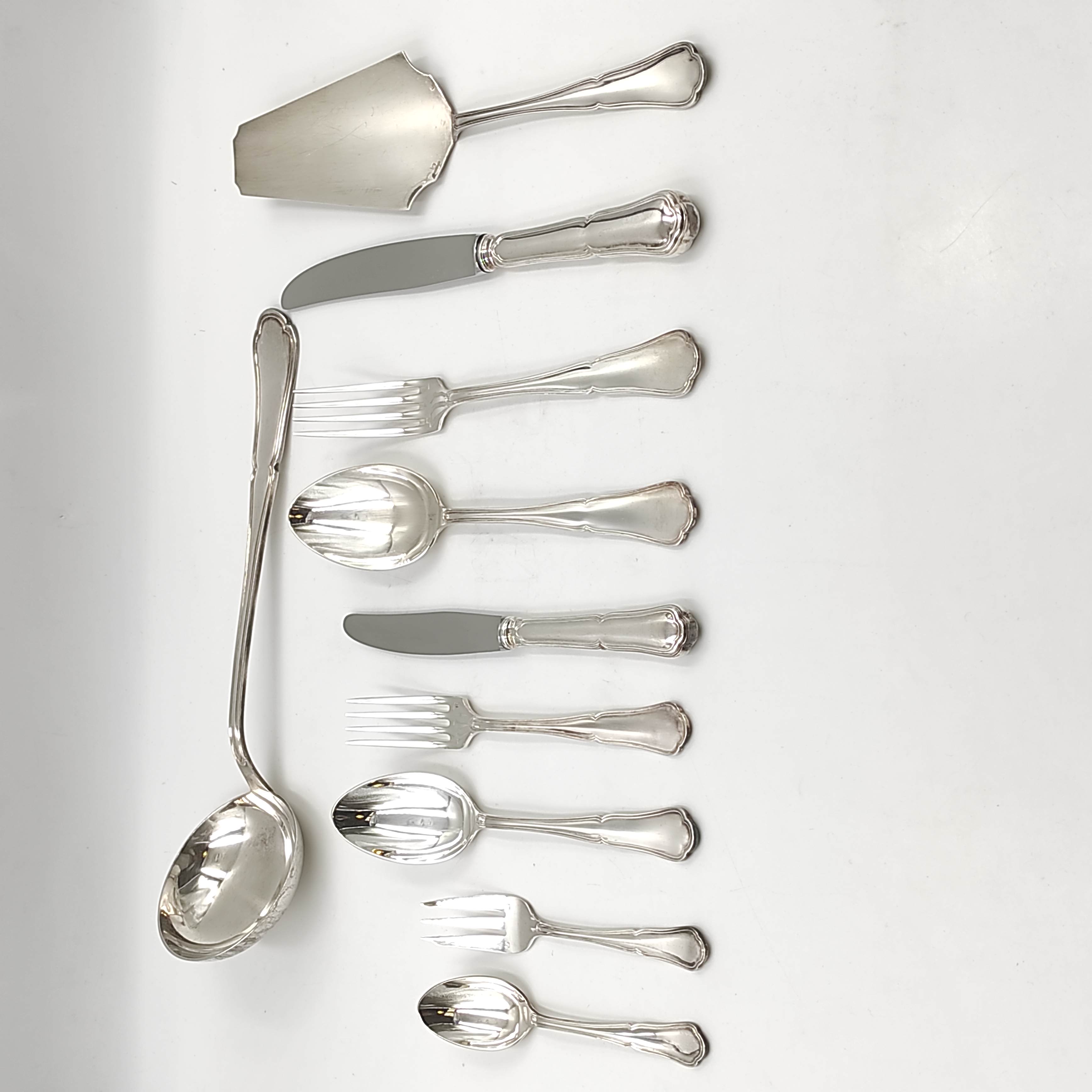 SAINT MEDARD MENAGERE 97 PIECES EN METAL ARGENTE + BOITES