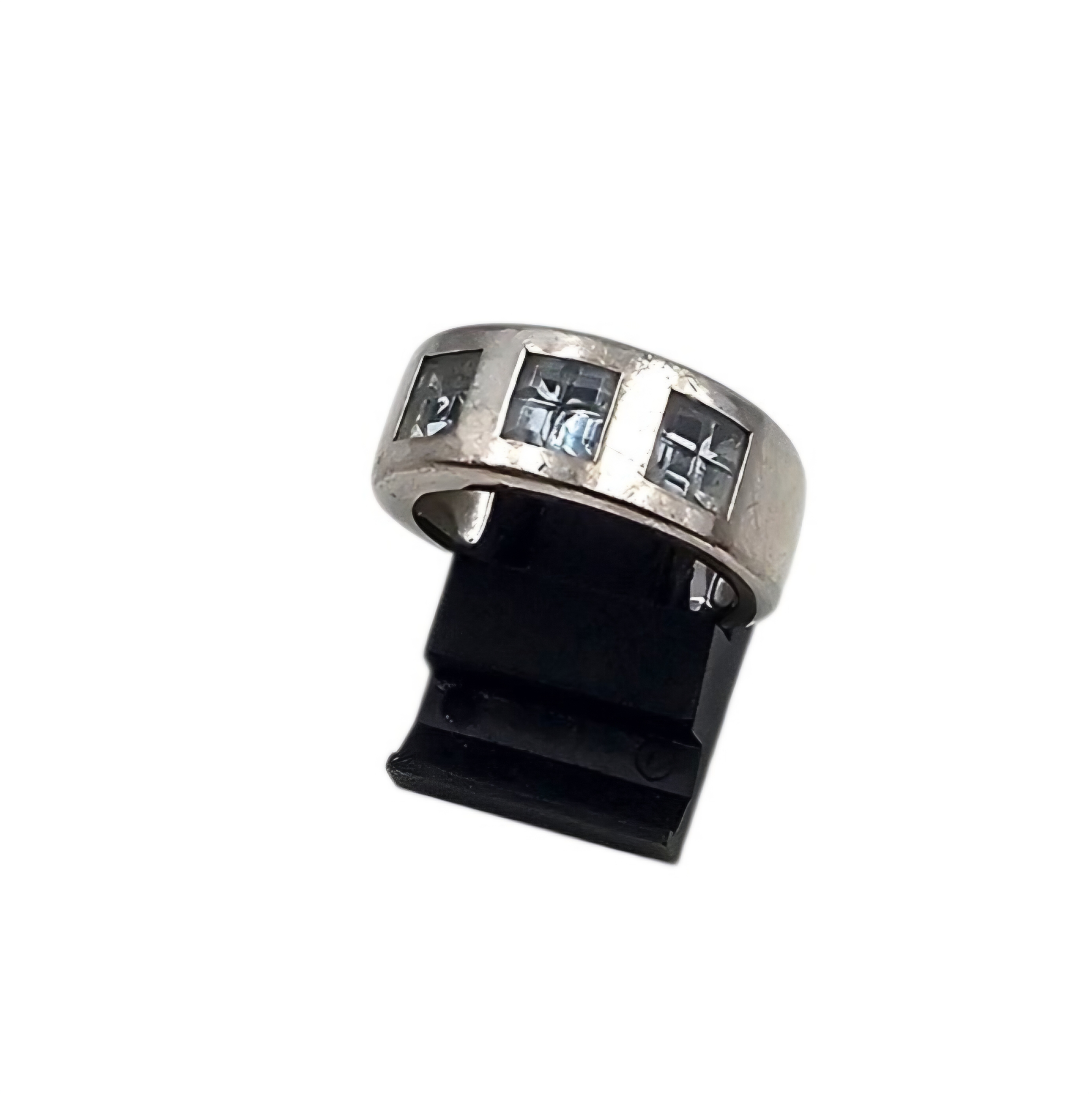 BAGUE EN OR (AIGLE 750) ET 3 PIERRES (AIGUES-MARINES OU TOPAZES) P.B. 7.60 GR