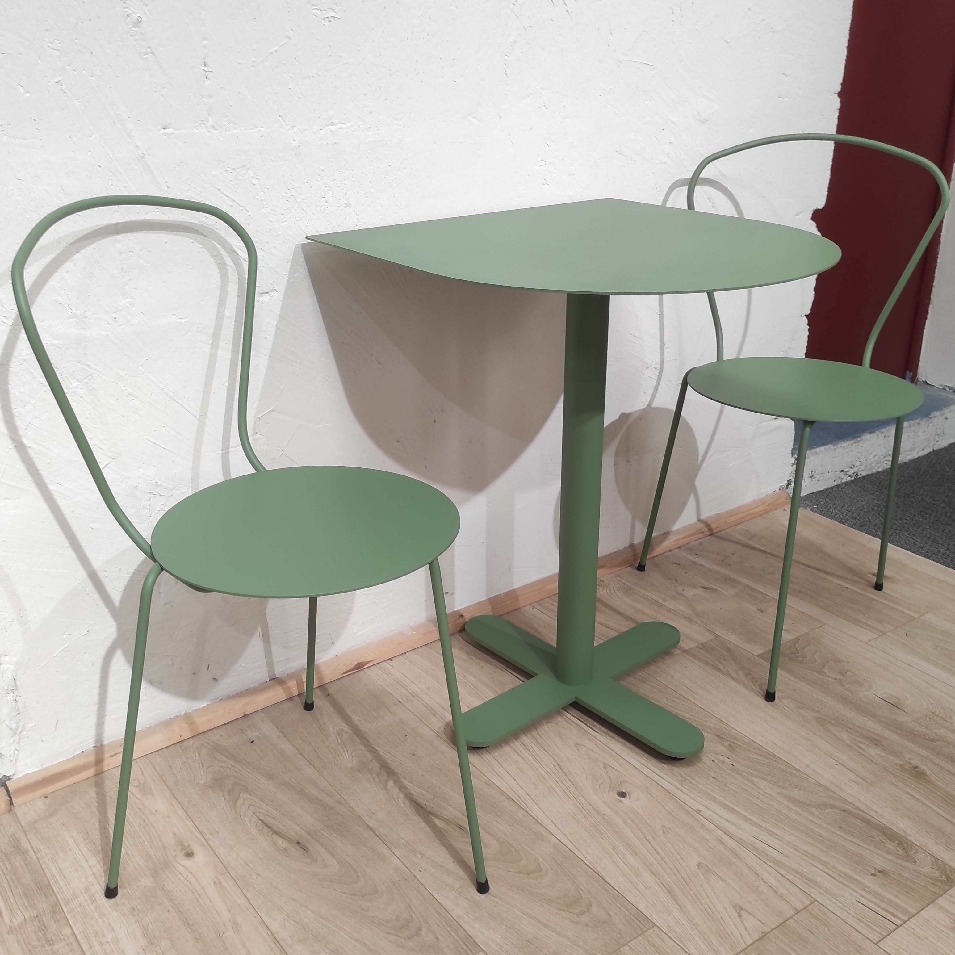 AIRBORNE ENSEMBLE TABLE 60/74/60 CM + 2 CHAISES 37/83/38 CM