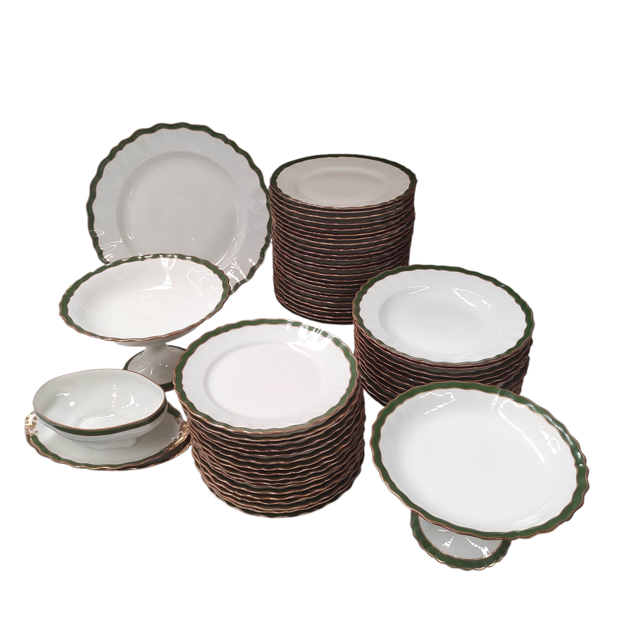 LIMOGES SERVICE DE TABLE EN PORCELAINE LISERE VERT ET OR