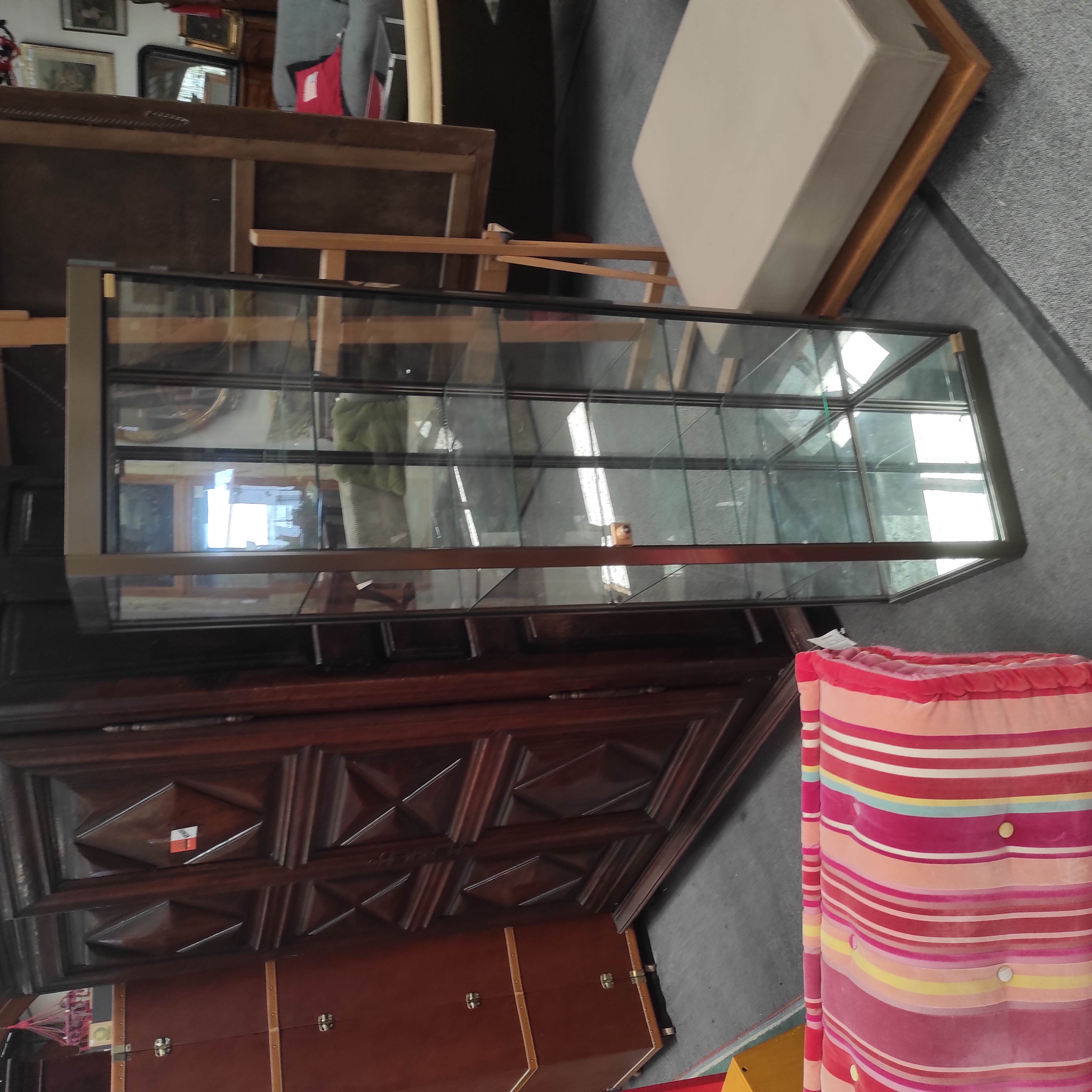 VITRINE DE PRESENTATION LUMINEUSE AVEC 6 ETAGERES EN VERRE 50/170/40 CM