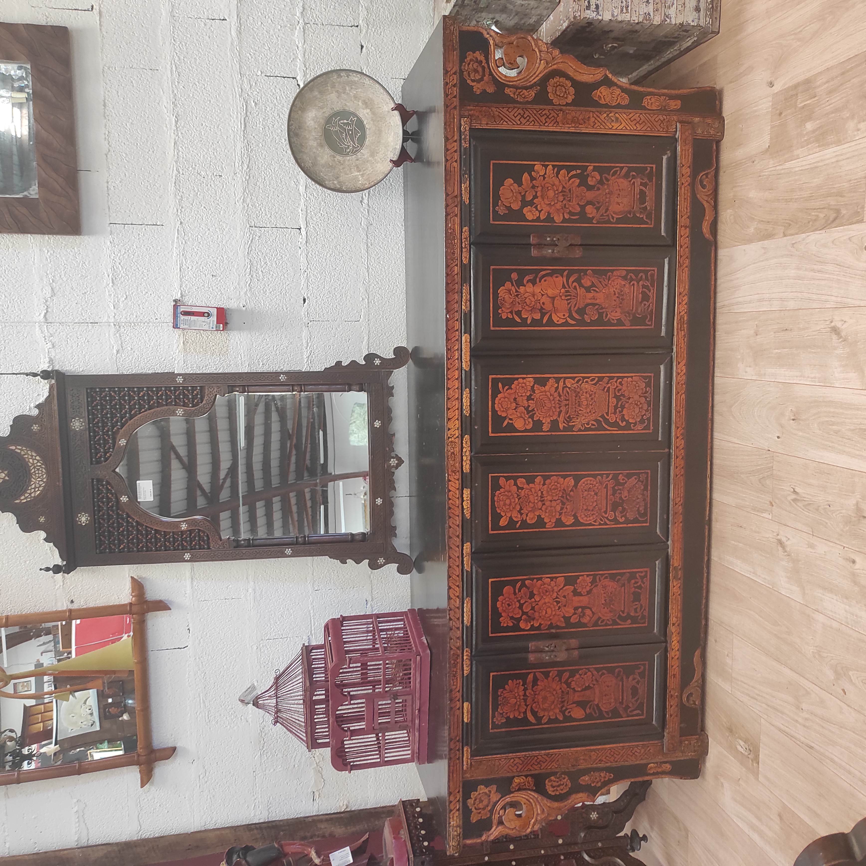 IMPORTANTE ENFILADE 4 PORTES 245/87/66 CM EN ORME MASSIF LAQUE ET DECOR PEINT 