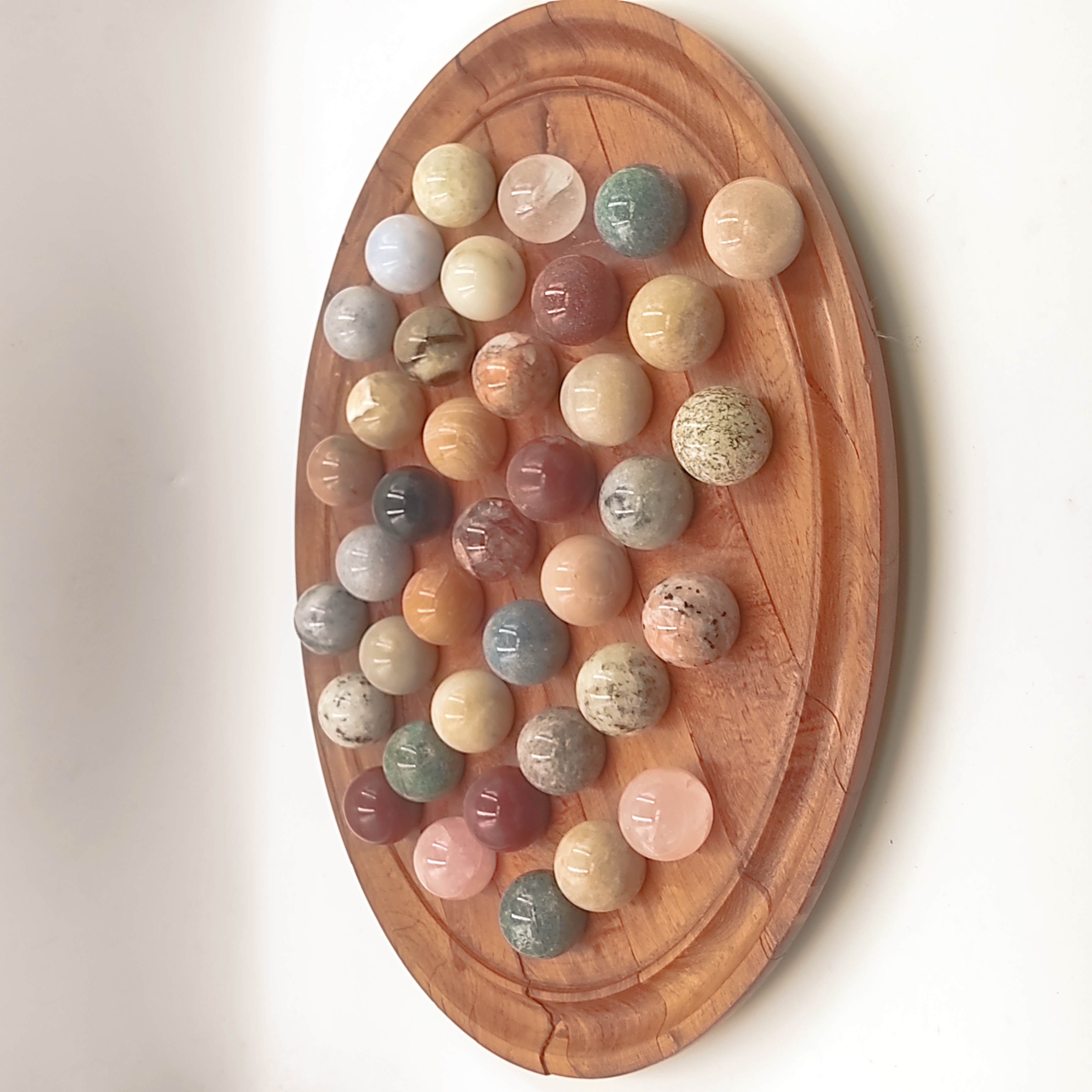 JEU DE SOLITAIRE EN PIERRES MULTICOLORES
