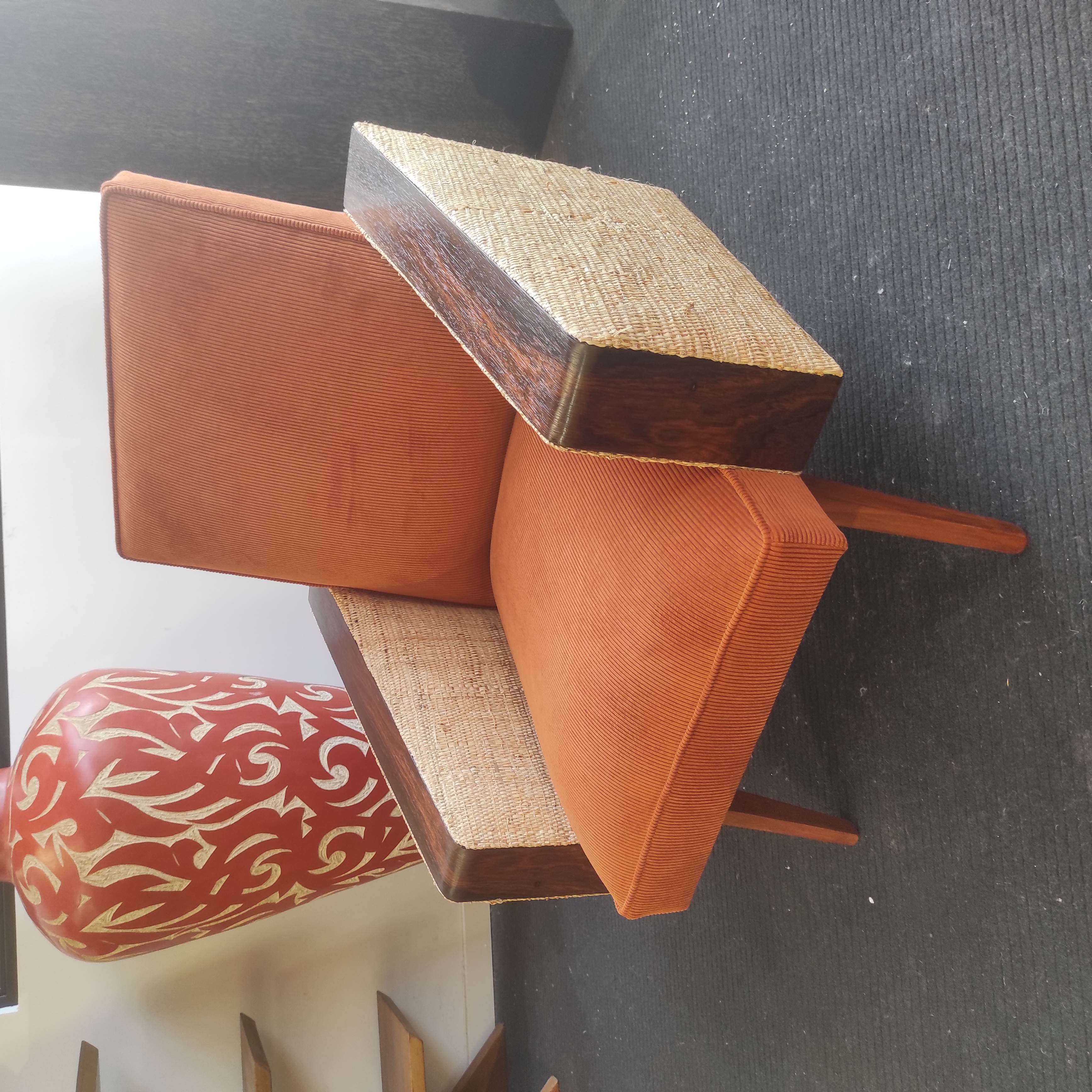 FAUTEUIL VELOURS COTELE TERRACOTTA PALISSANDRE DE RIO ET RAPHIA 70/80/70 CM