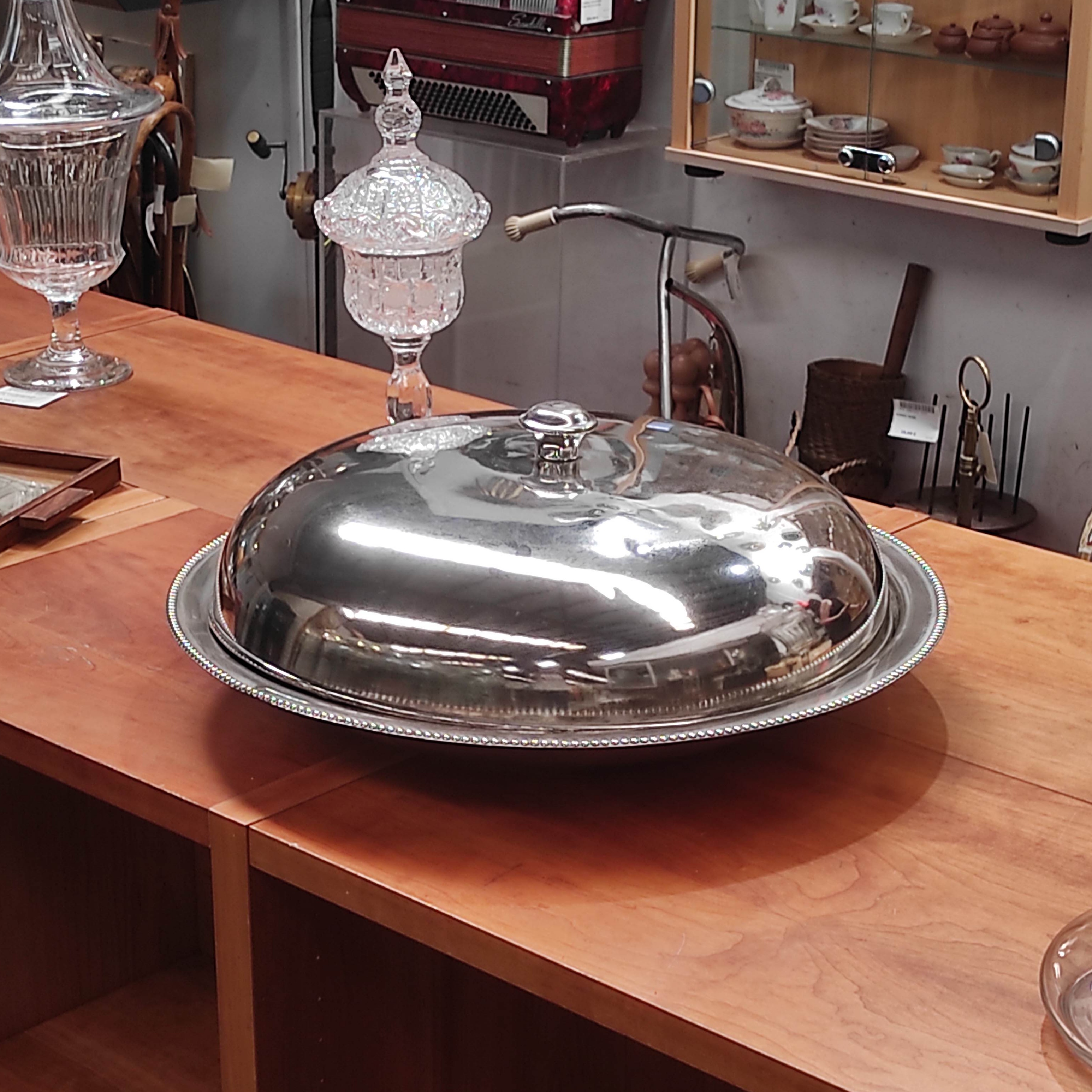 TRES GRAND PLAT DE SERVICE A DECOR PERLE