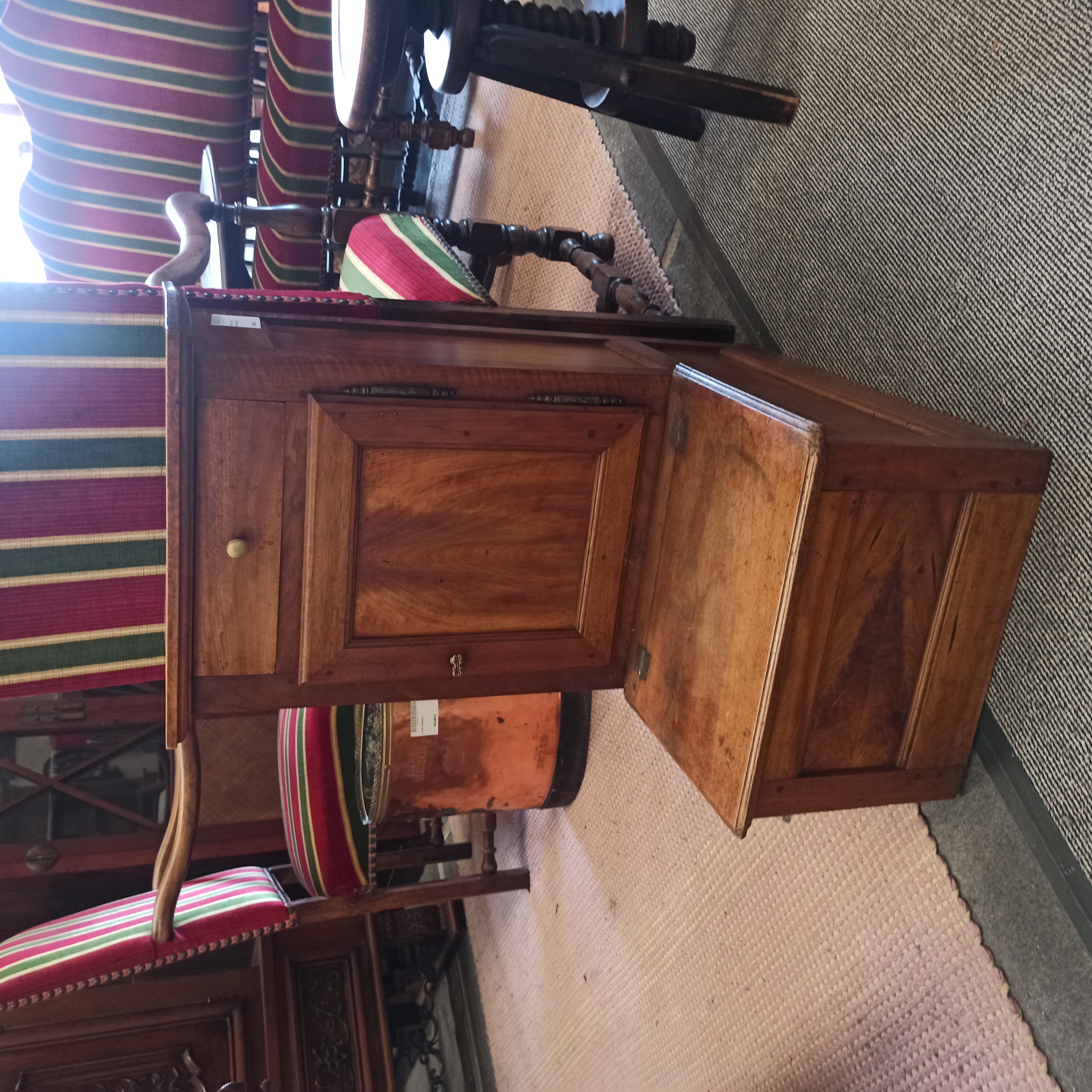 7 M8 PETIT ORATOIRE 42/76/60 CM EN NOYER
