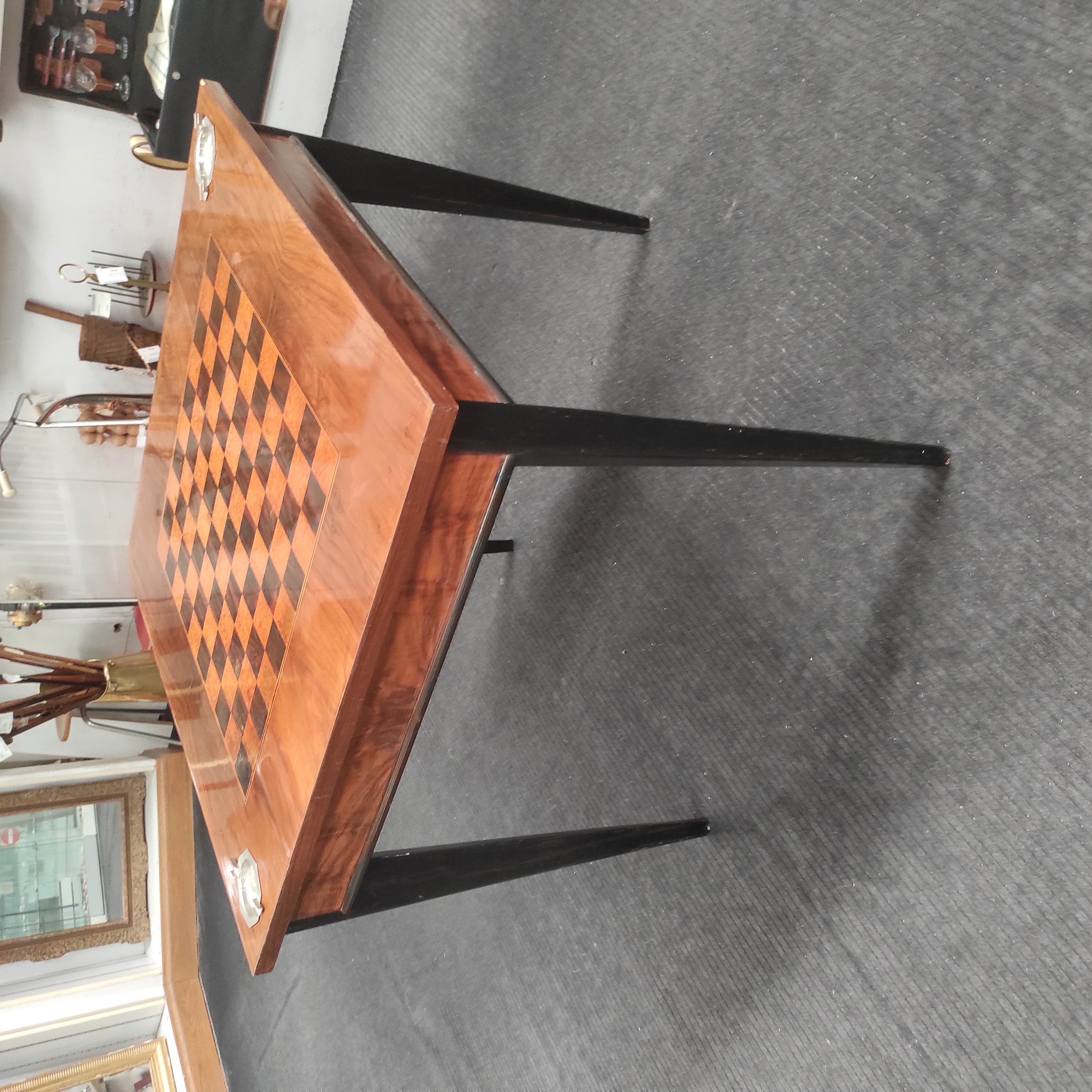 TABLE A JEU PLACAGE D EBENE DE  MACASSAR, AMBOINE+CENDRIERS 80 x 80x 79 CM
