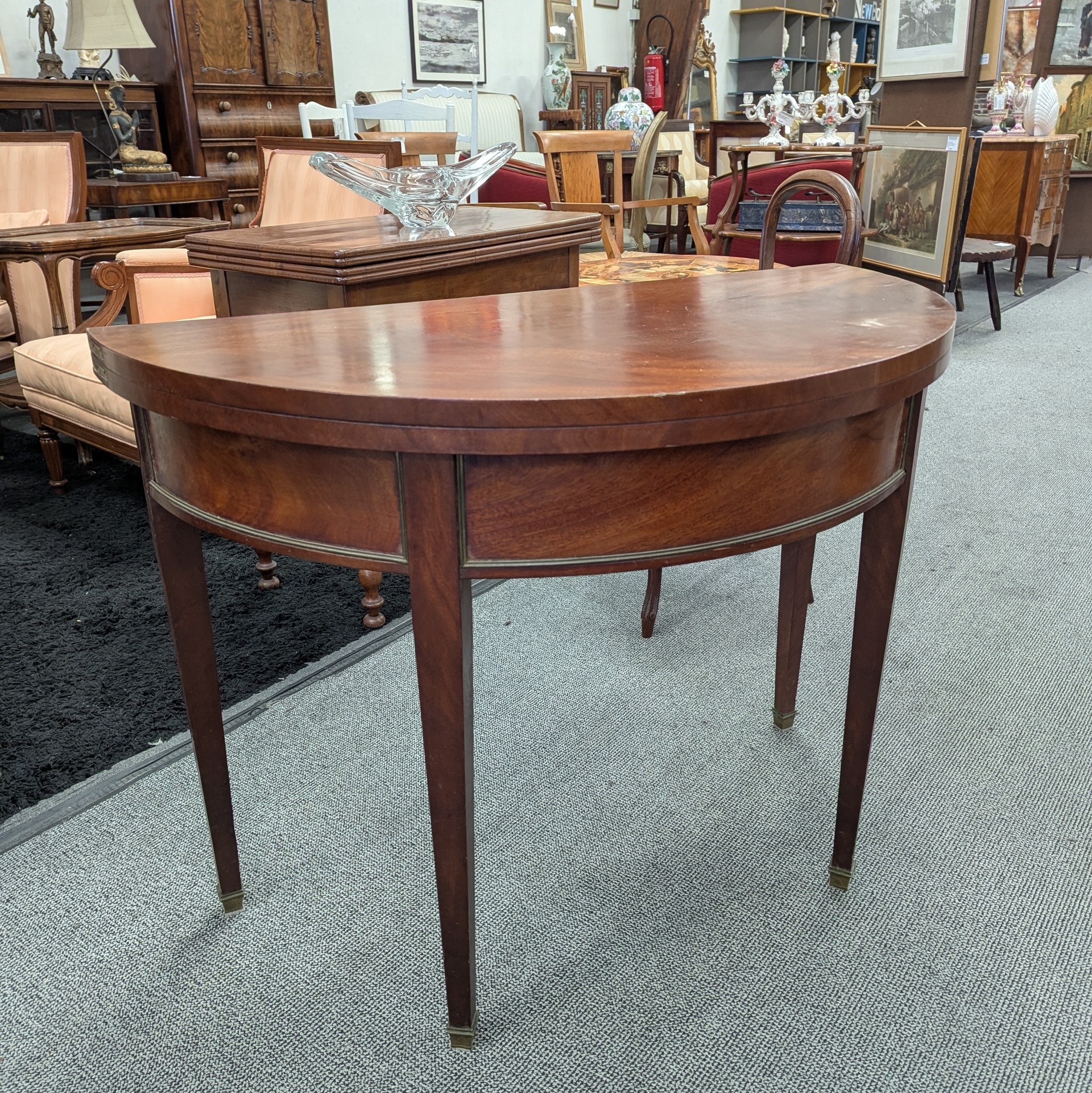 TABLE A JEU DEMI-LUNE 101/76/51 CM PLACAGE ACAJOU STYLE DIRECTOIRE 