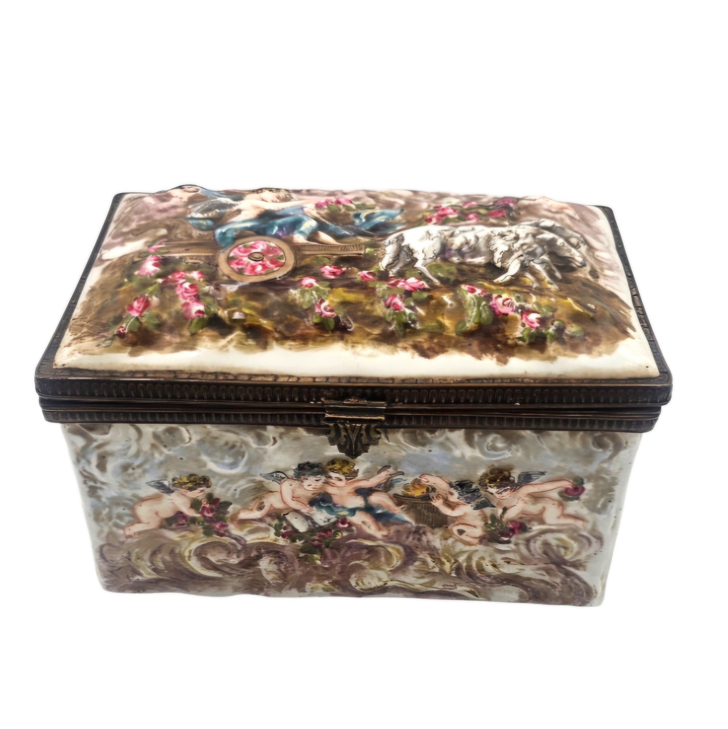COFFRET EN PORCELAINE CAPO DI MONTE DECOR AUX PUTTIS 19 CM X 10 X 12 CM