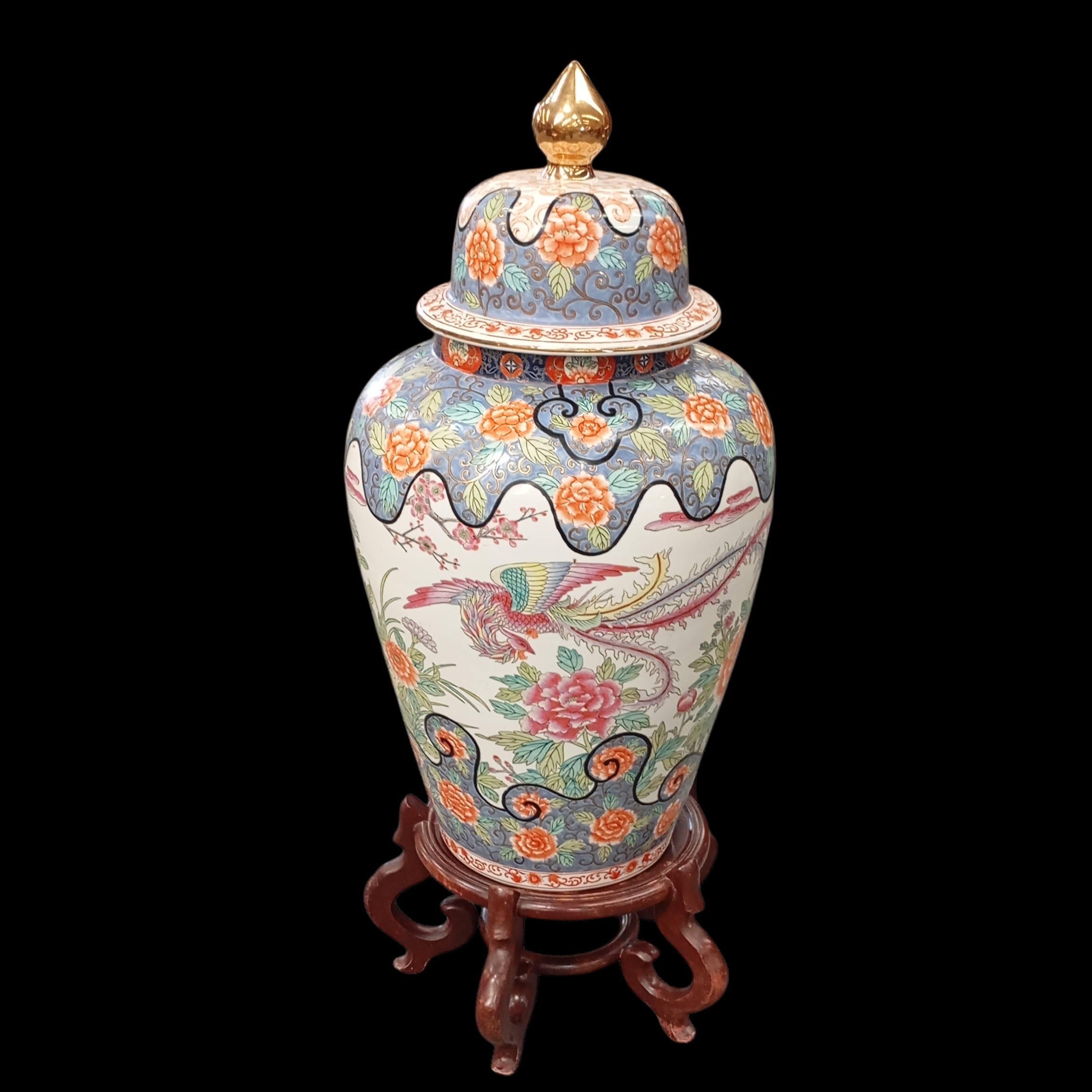 GRANDE URNE COUVERTE CHINOISE SUR SOCLE A DECOR DE FLEURS  H 108 CM