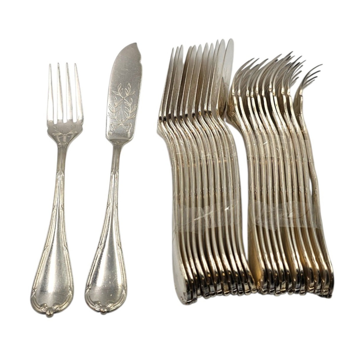 CHRISTOFLE RUBANS CROISES 12 COUVERTS A POISSON (24 PIECES) EN METAL ARGENTE