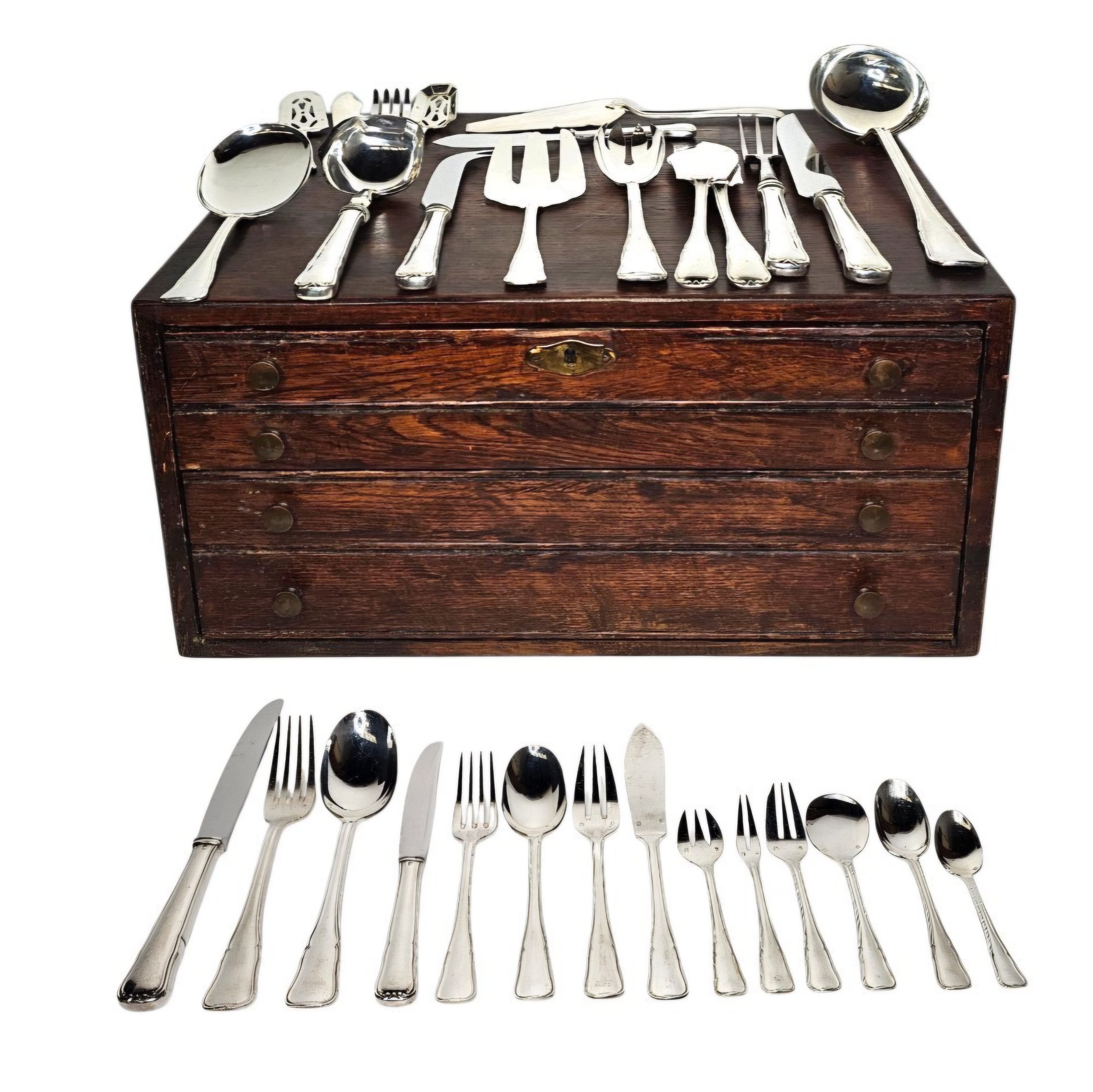 LE COUVERT FRANCAIS MENAGERE 175 PIECES EN METAL ARGENTE ET SON COFFRET EN BOIS