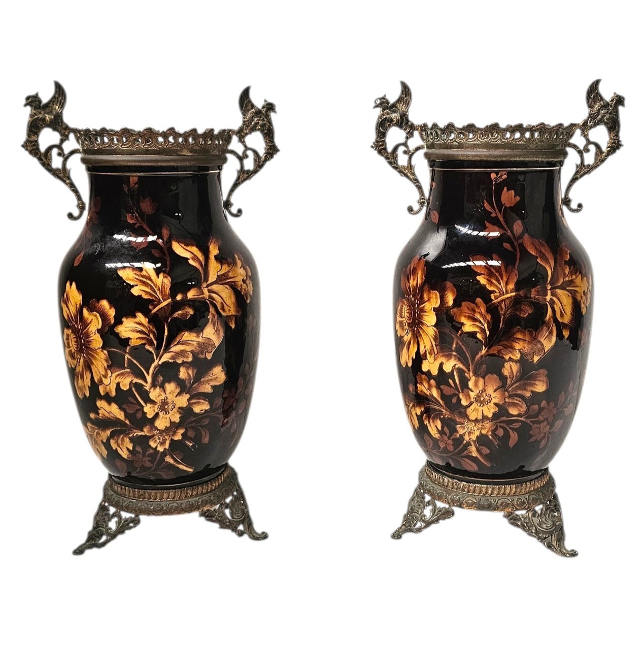 LUNEVILLE PAIRE DE VASES ANCIENS SUR MONTURES A DECOR DE GRIFFONS H 33 CM