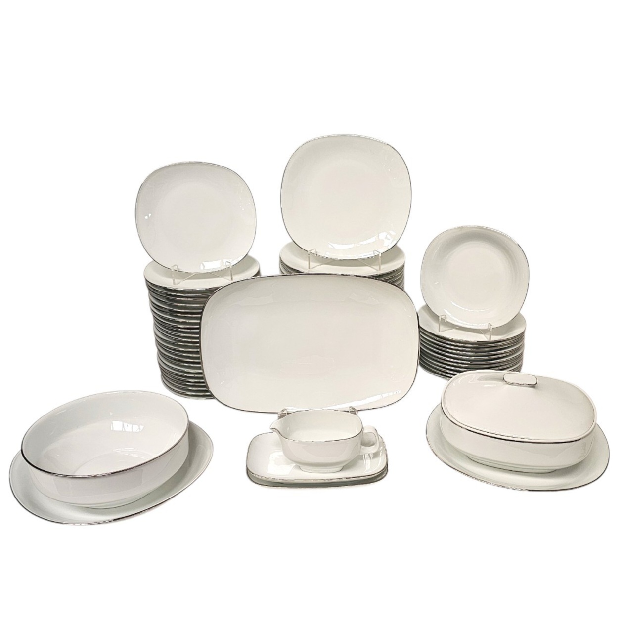 LIMOGES SERVICE DE TABLE EN PORCELAINE BLANCHE LISERE ARGENTE