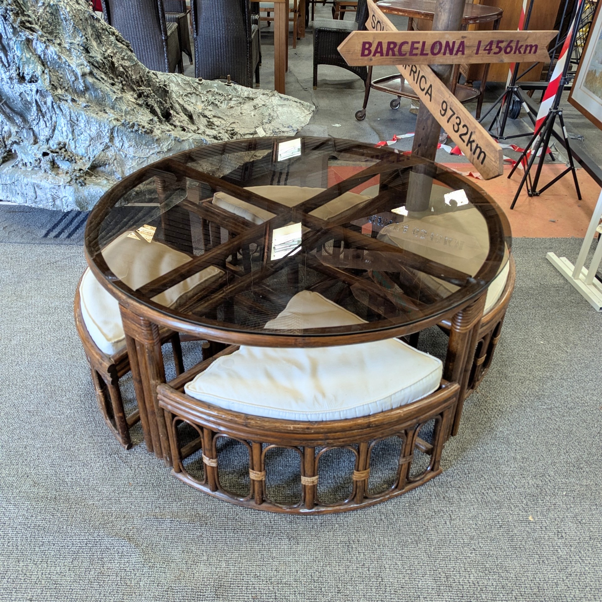 TABLE BASSE CIRCULAIRE EN ROTIN