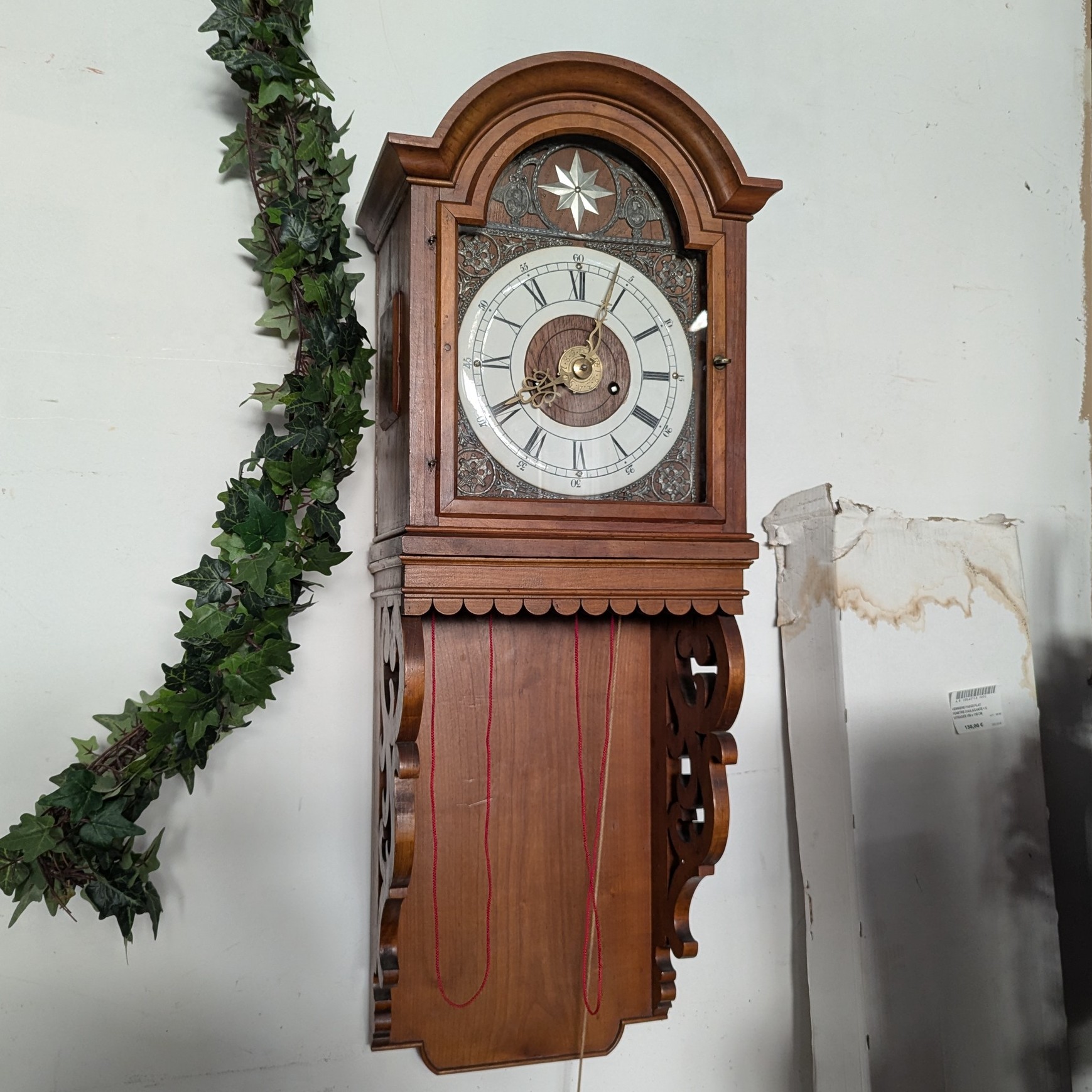PENDULE ANCIENNE FIN XIX (LENTILLE POIDS CLEF ET AUTRES EN RESERVE)