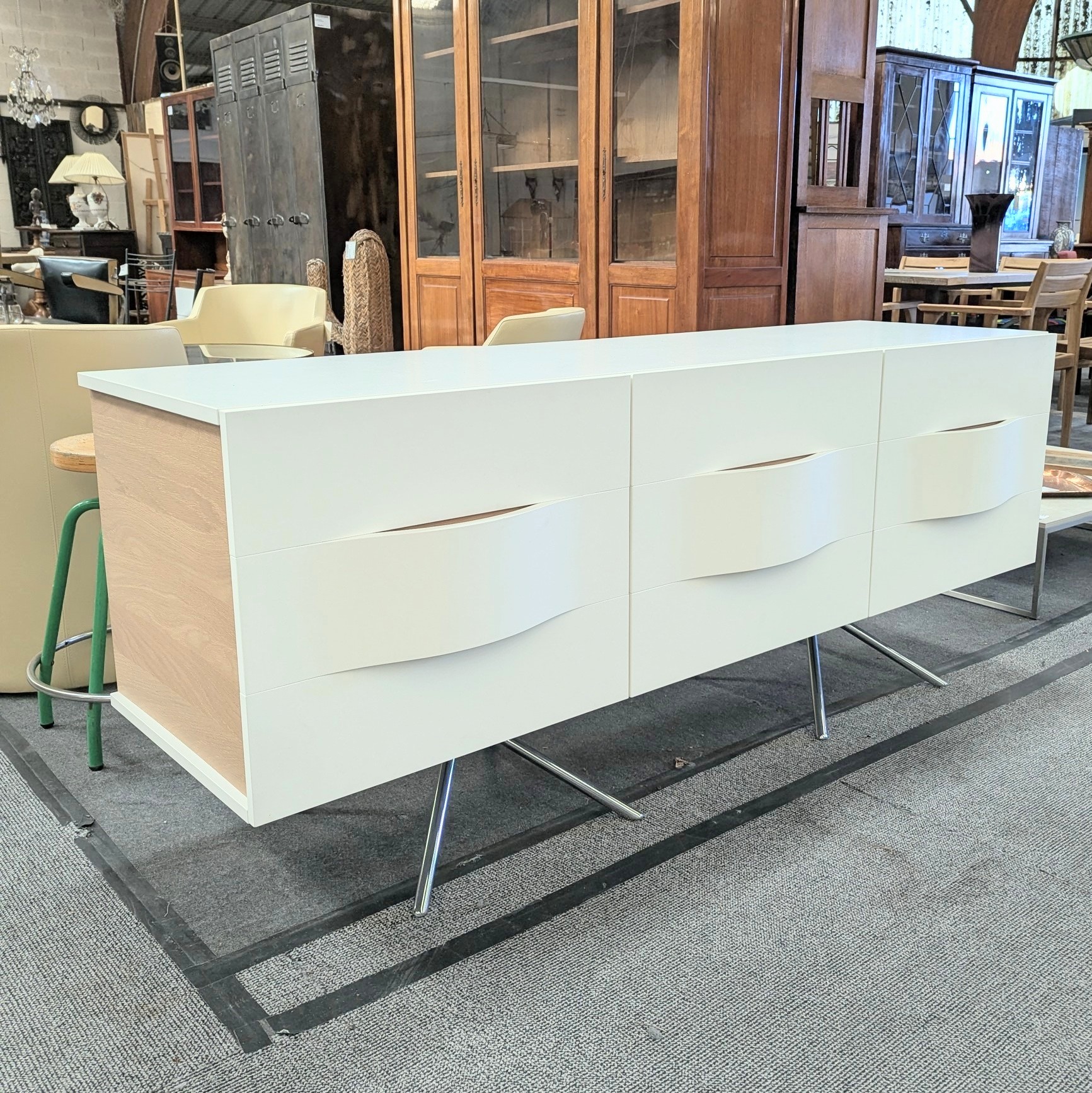 BO CONCEPT OTTAWA BAHUT 2 PORTES + 1 TIROIR 180/74/51 CM PIETEMENT METAL