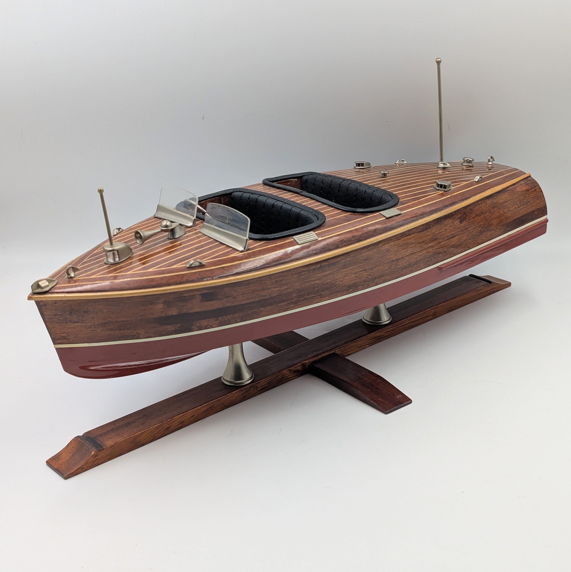 MAQUETTE DE RIVA BOIS ET METAL LONGUEUR 44 CM