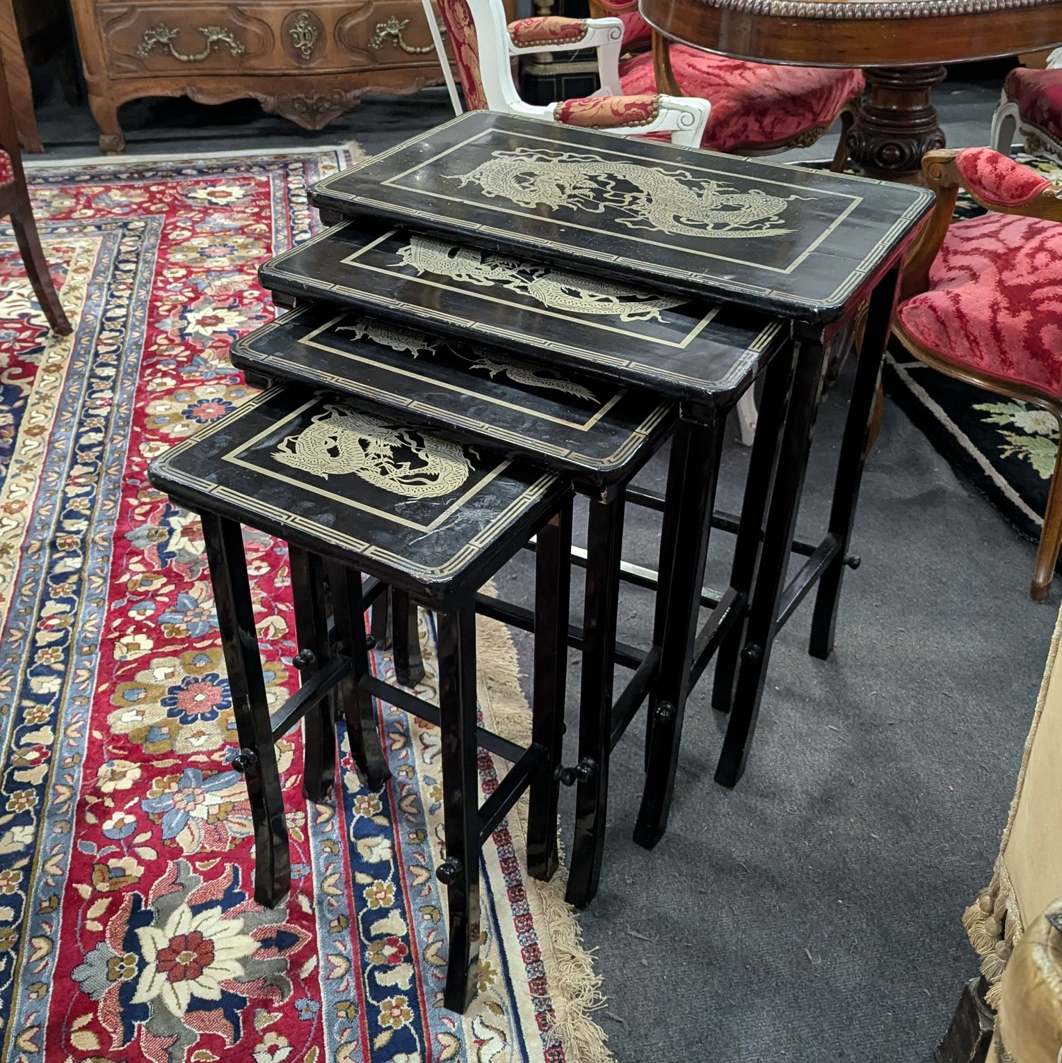 TABLES GIGOGNES PEINTES ORIGINES SUD EST ASIATIQUE