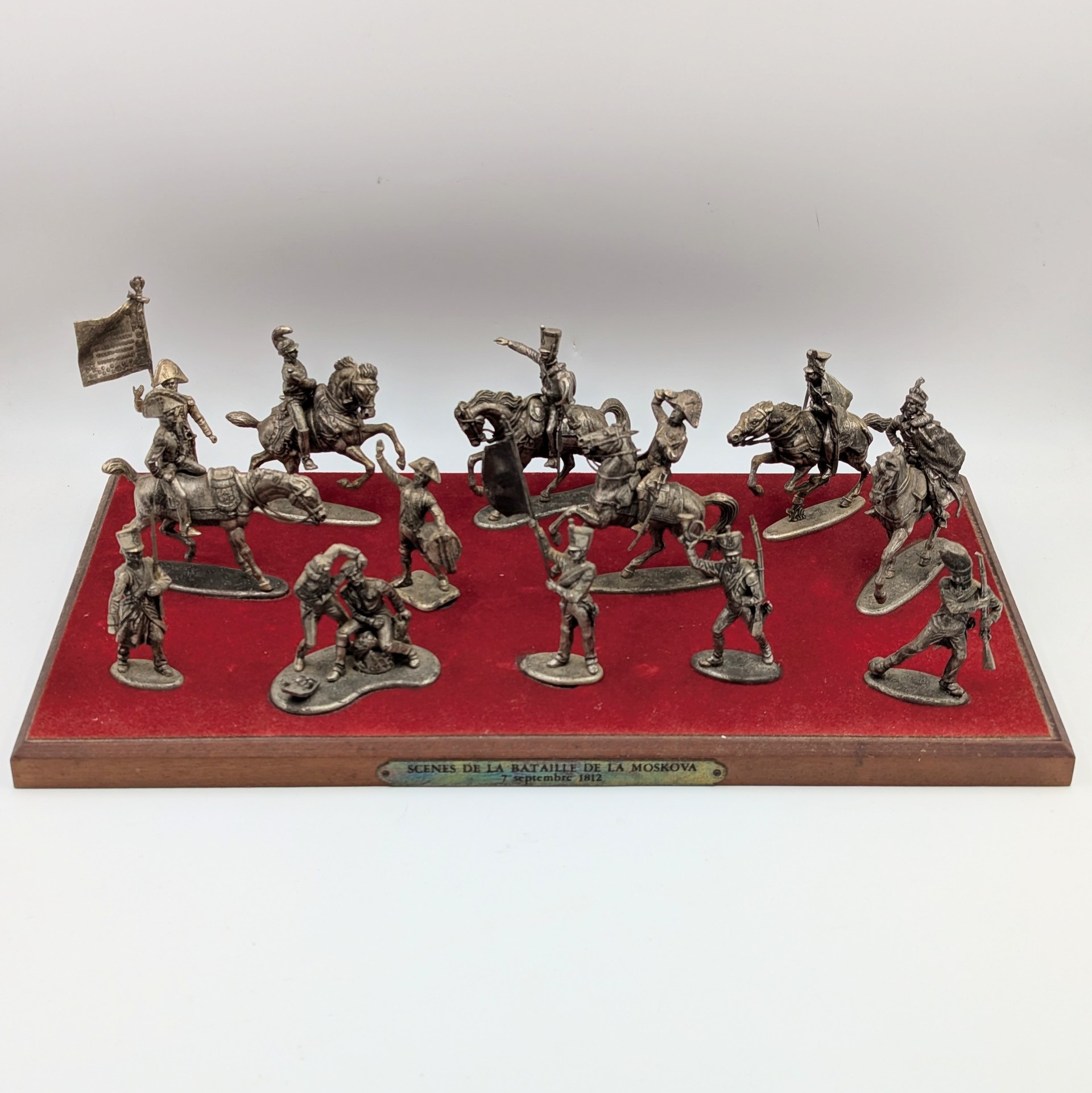 6 CAVALIERS + 7 SOLDATS EN ETAIN 