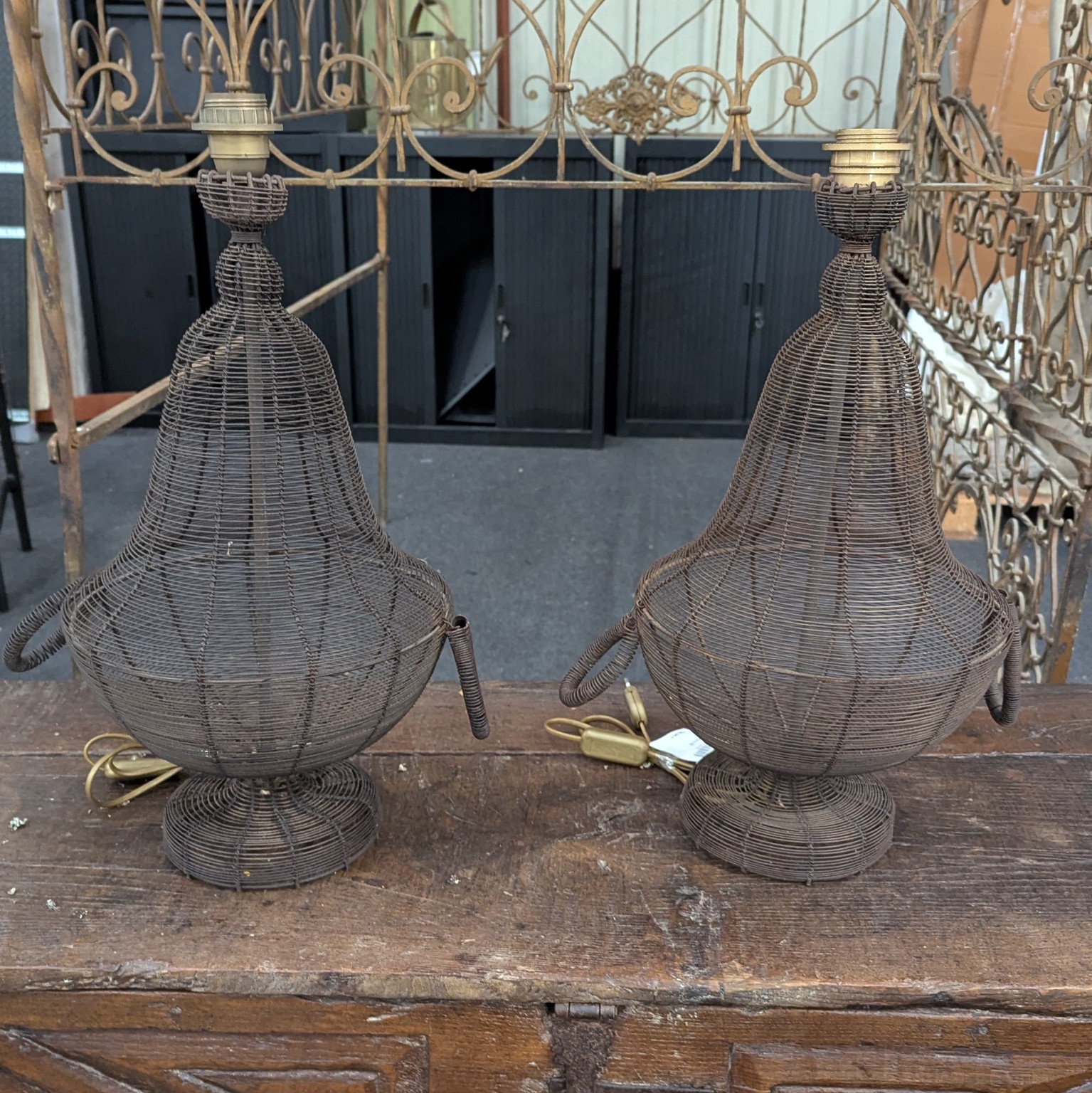PAIRE DE LAMPES EN FILS DE FER 53 CM