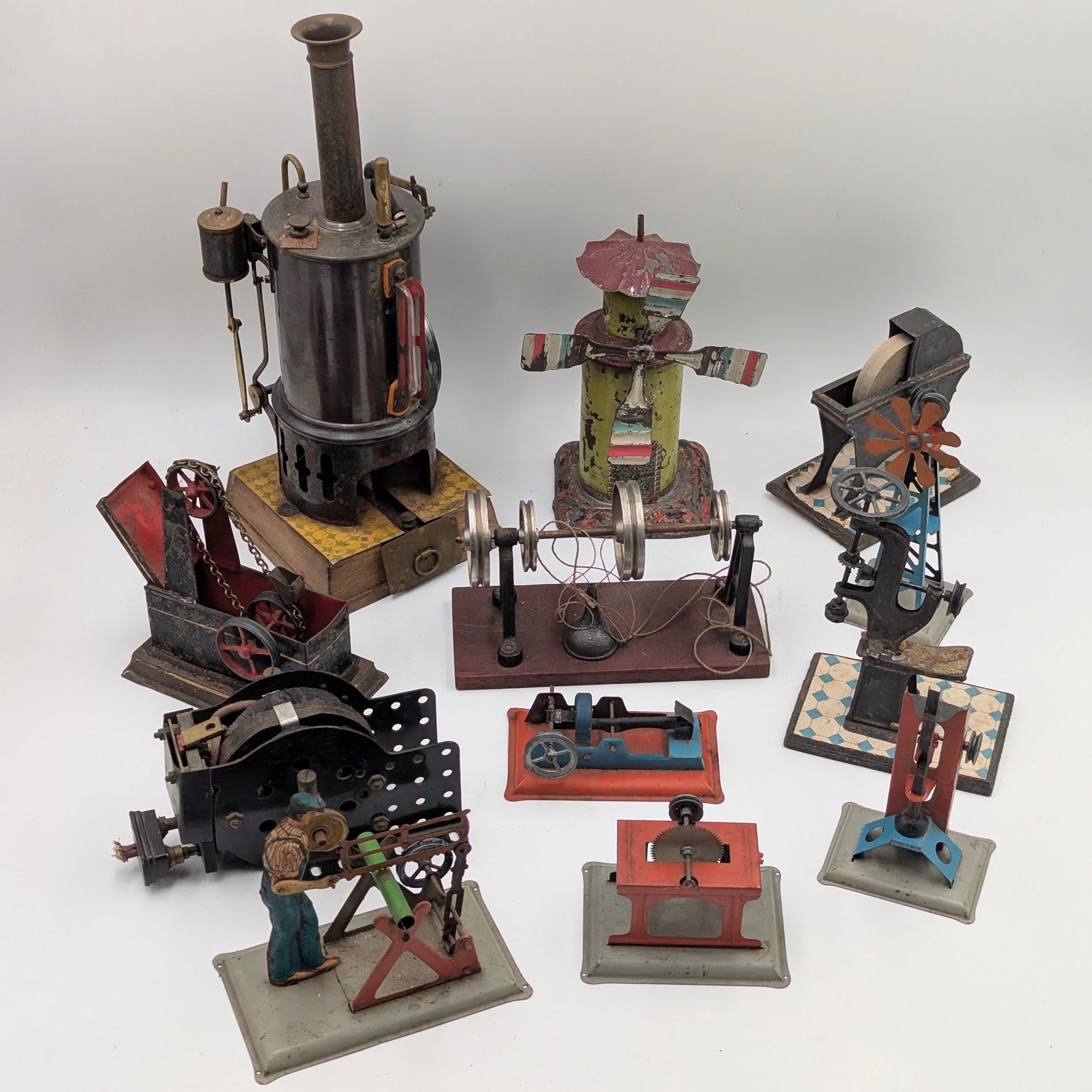 ENSEMBLE DE JOUETS A VAPEUR ANCIENS