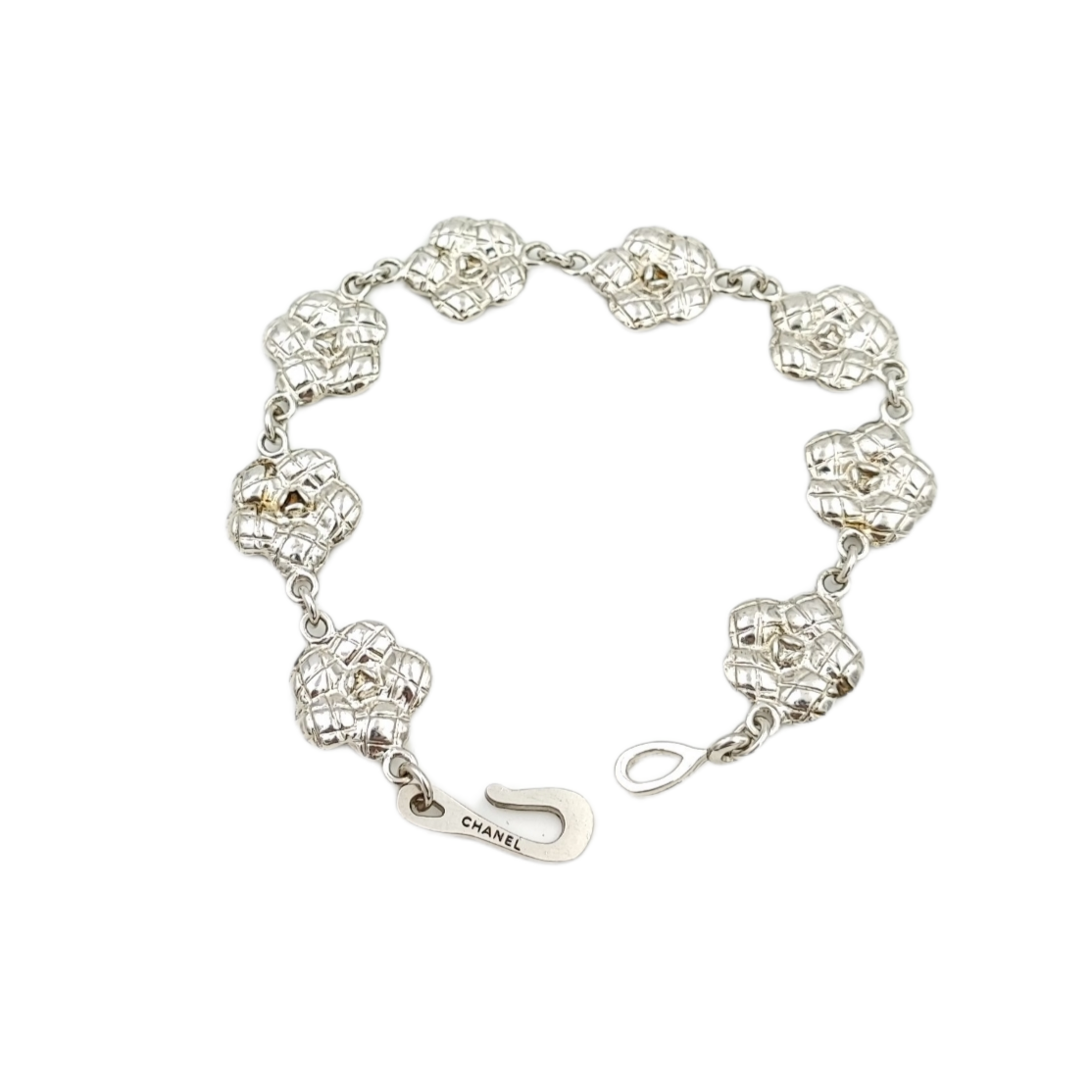 CHANEL BRACELET CAMELIA EN METAL ARGENTE CIRCA 2000 Brocante OPlus à