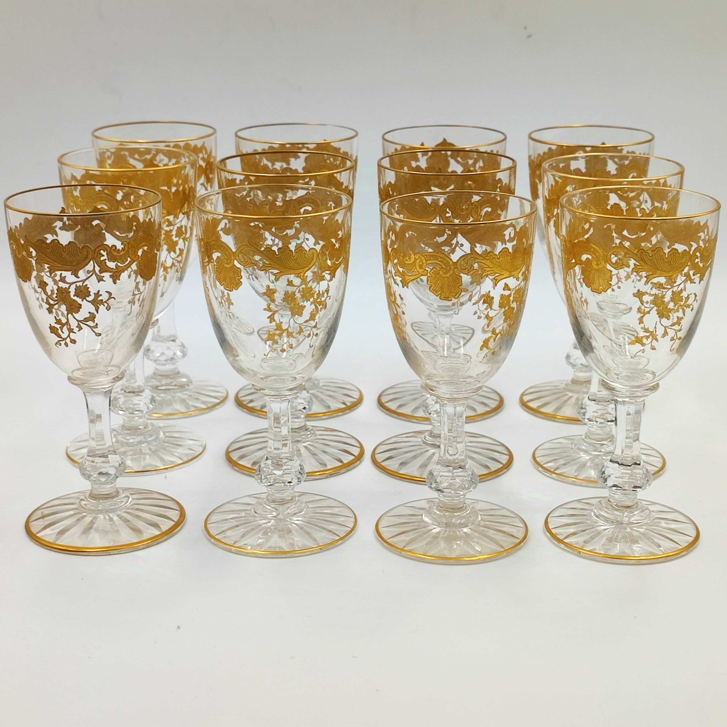 SAINT LOUIS MASSENET OR 12 VERRES A VIN BLANC EN CRISTAL H. 11 ,8 CM