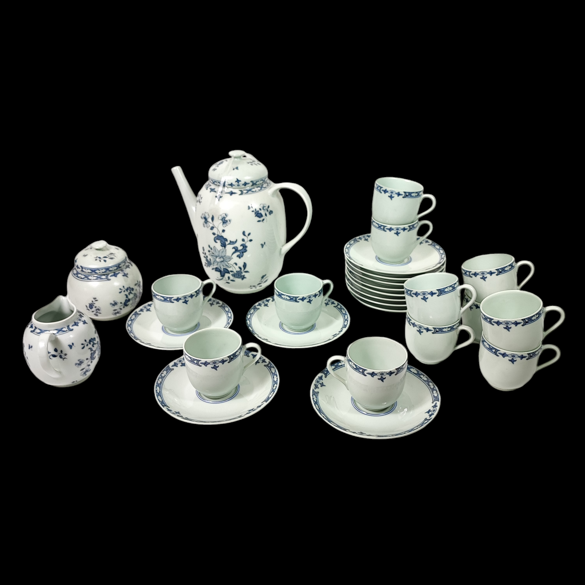 RAYNAUD LIMOGES SERVICE CAFE AMPHITRITE3 PIECES DE FORME 12 TASSES + SOUS-TASSE