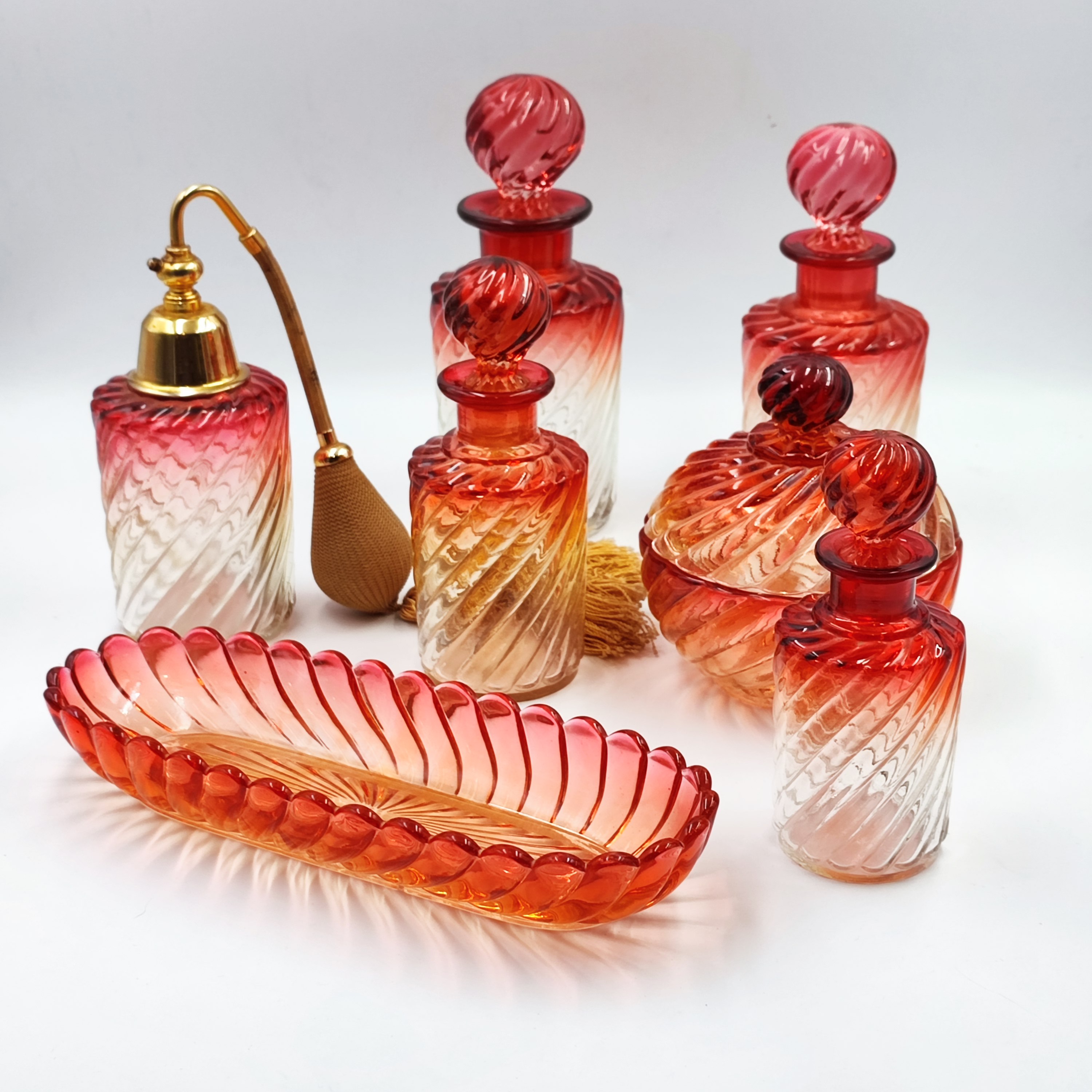 BACCARAT TORSADE NECESSAIRE DE BEAUTE EN CRISTAL ROSE (PETITS ECLATS)