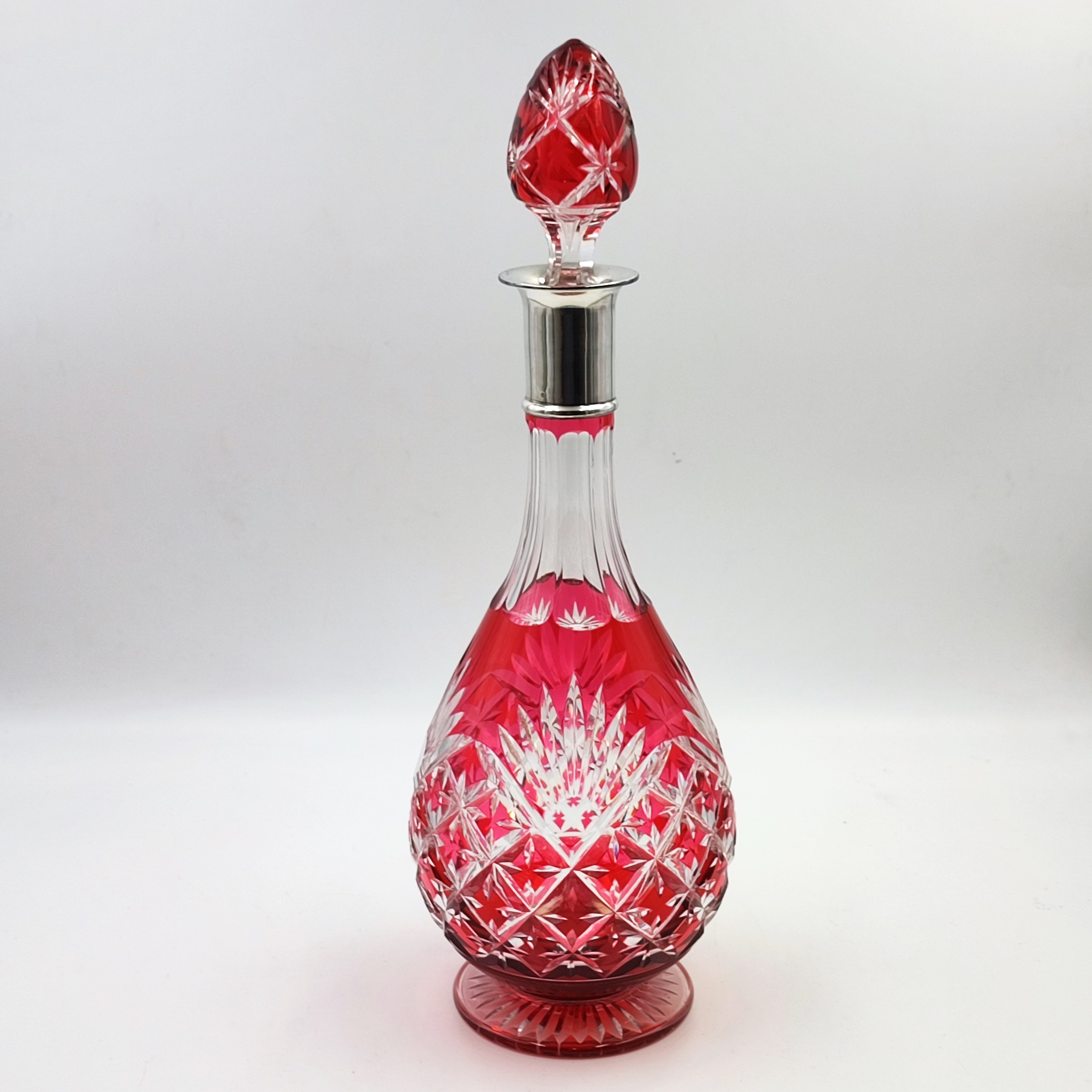 SAINT LOUIS MASSENET CARAFE EN CRISTAL ROUGE VIROLE EN ARGENT (MINERVE)