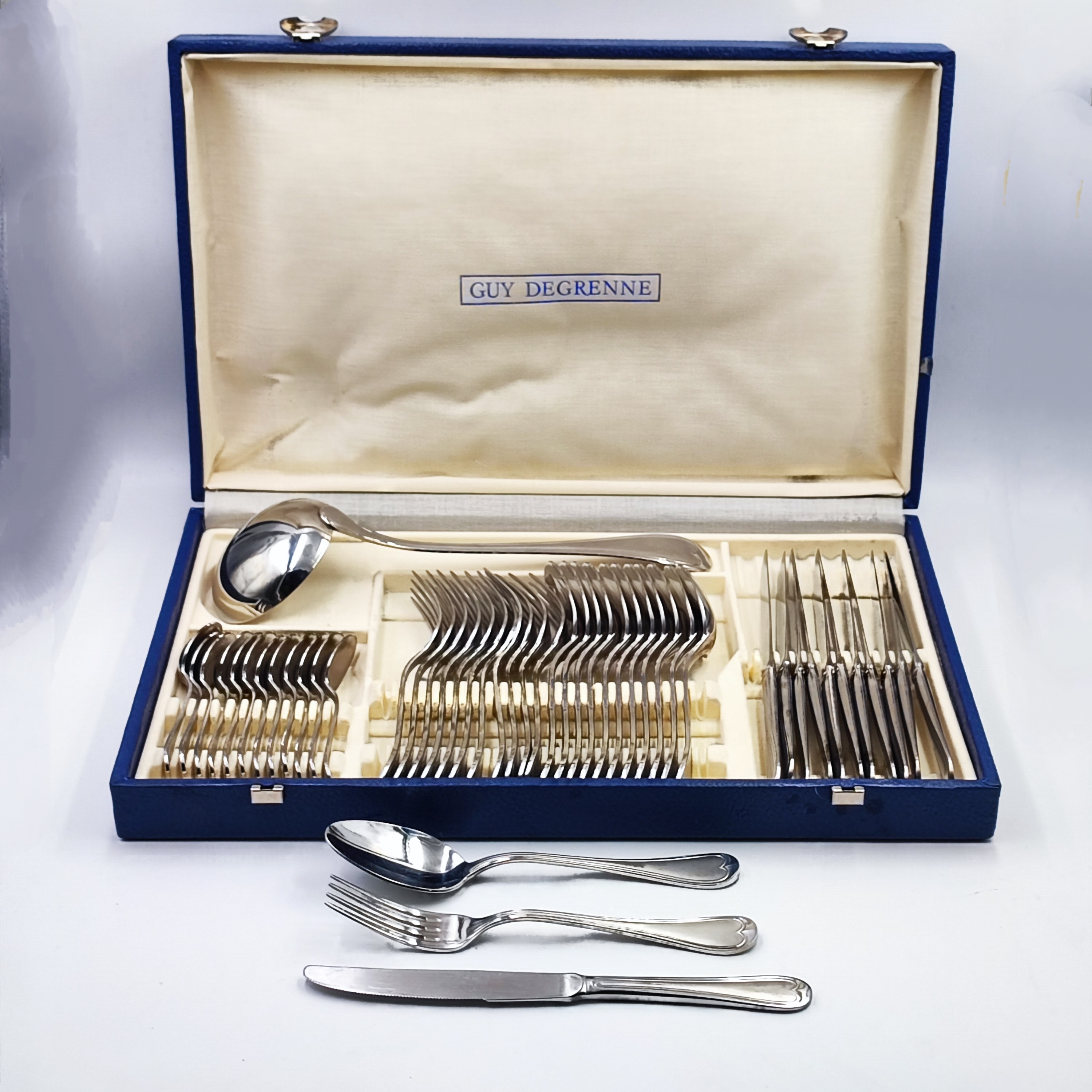 GUY DEGRENNE MENAGERE 49 PIECES EN INOX+COFFRET