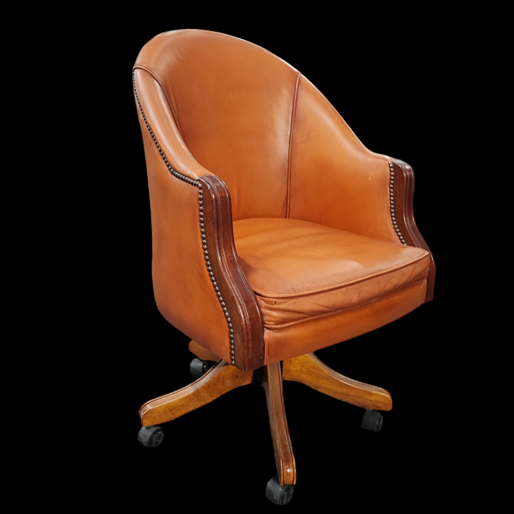 FAUTEUIL A ROULETTES PIVOTANT CUIR CARAMEL 100  x 65 x 60 CM