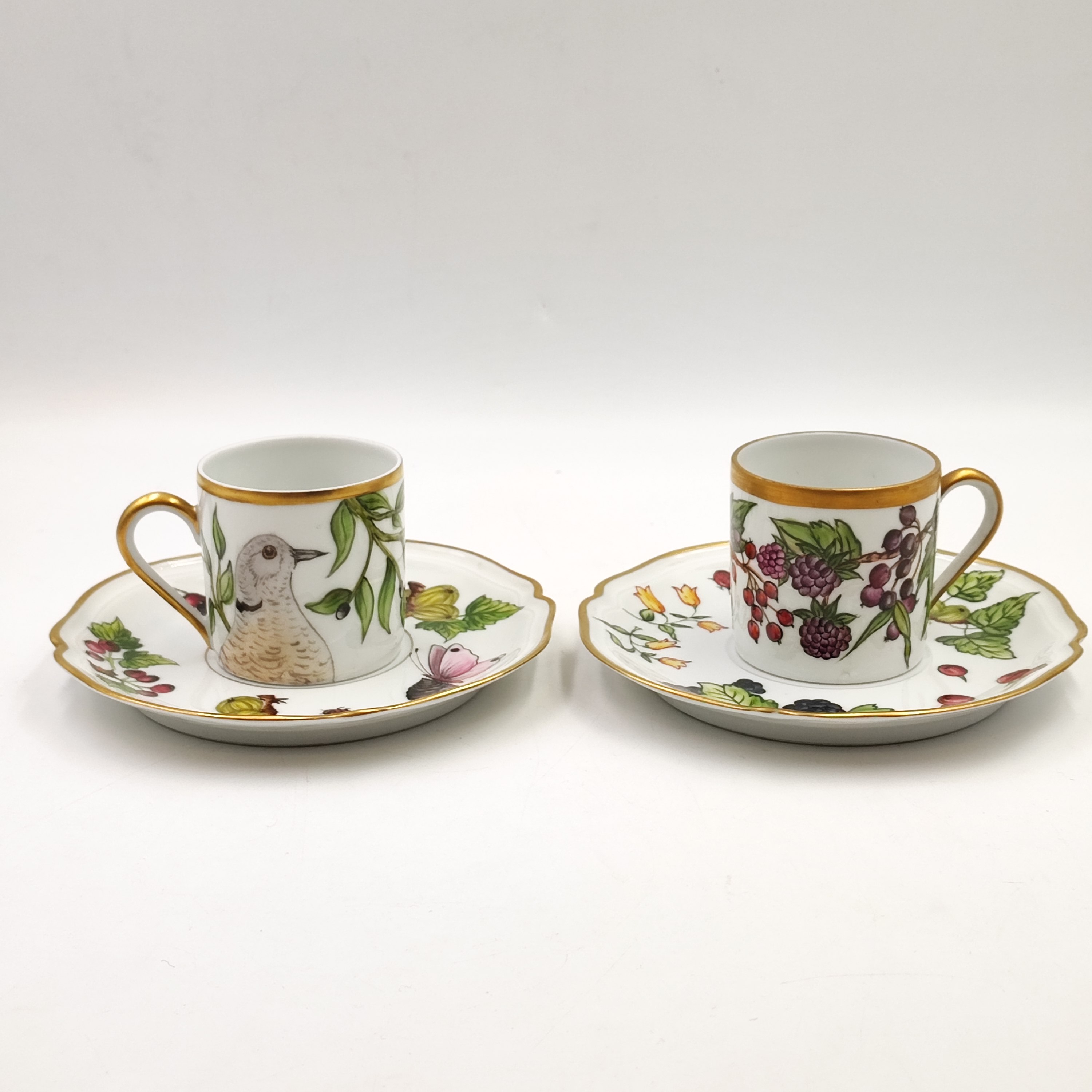 G. AMORUSO - MANZARI LIMOGES DUO DE TASSES A CAFE CURIOSITE PORCELAINE ET OR