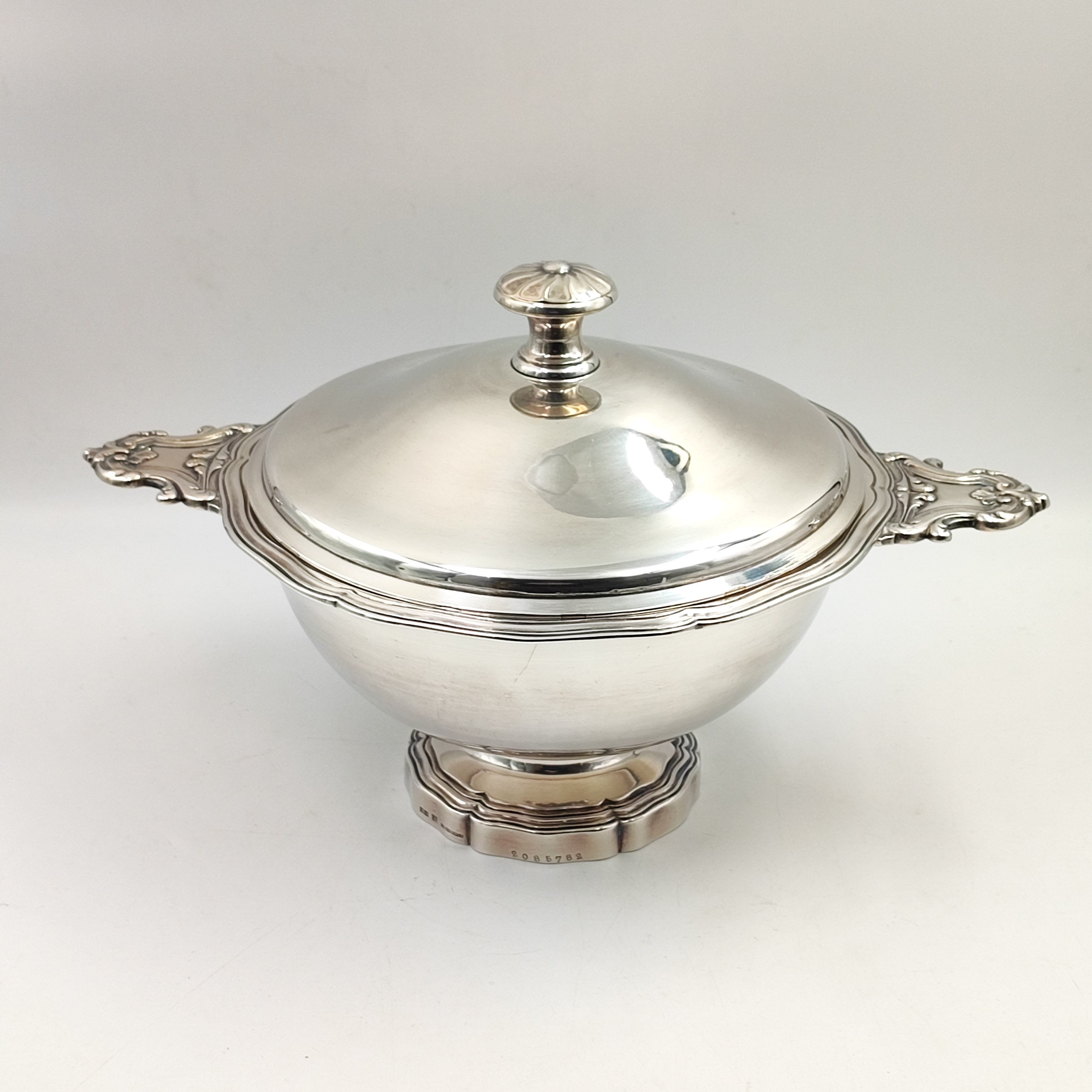 CHRISTOFLE LEGUMIER DE STYLE LOUIS XV EN METAL ARGENTE 