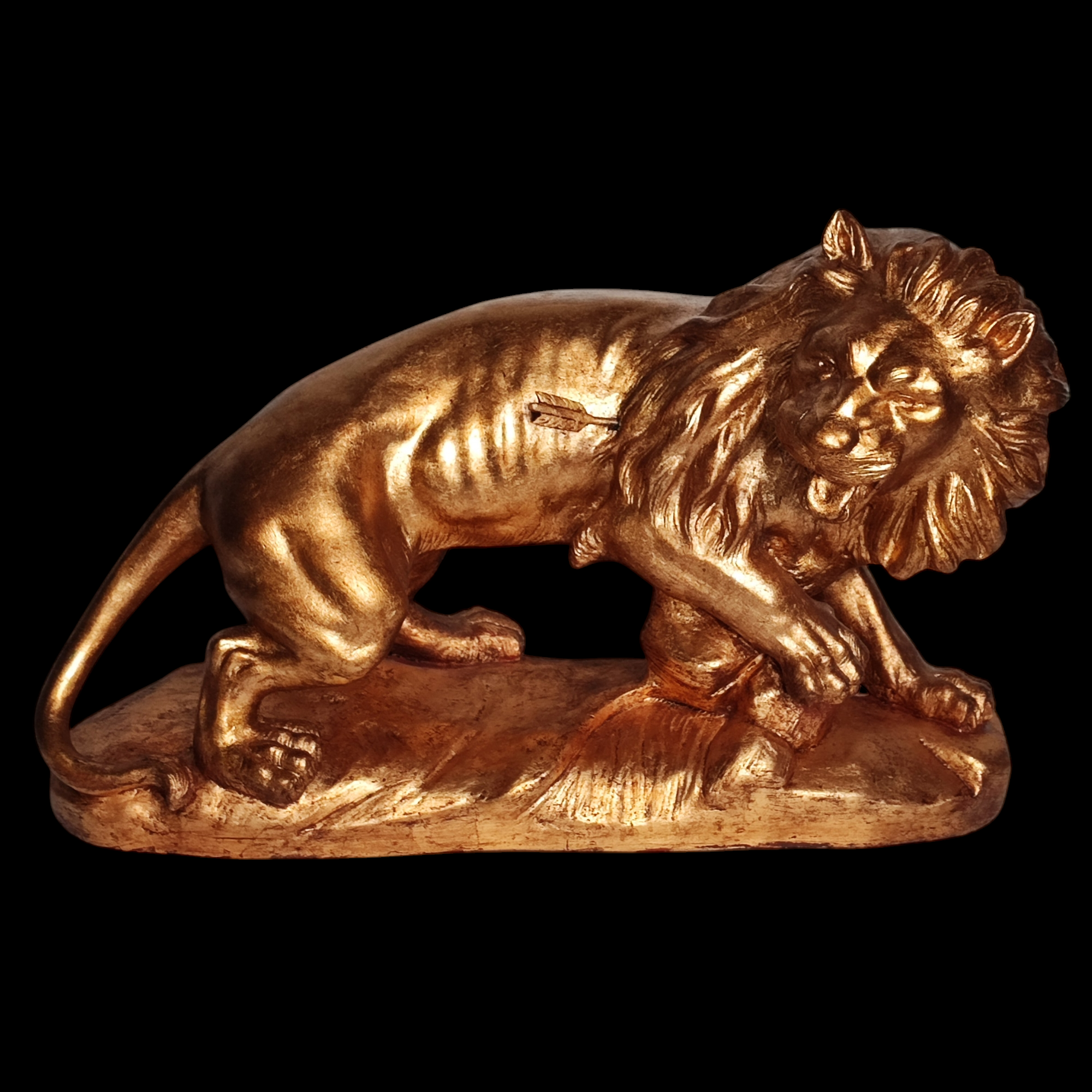 JOLIVEAUX LION BLESSE EN TERRE CUITE 55/34 CM