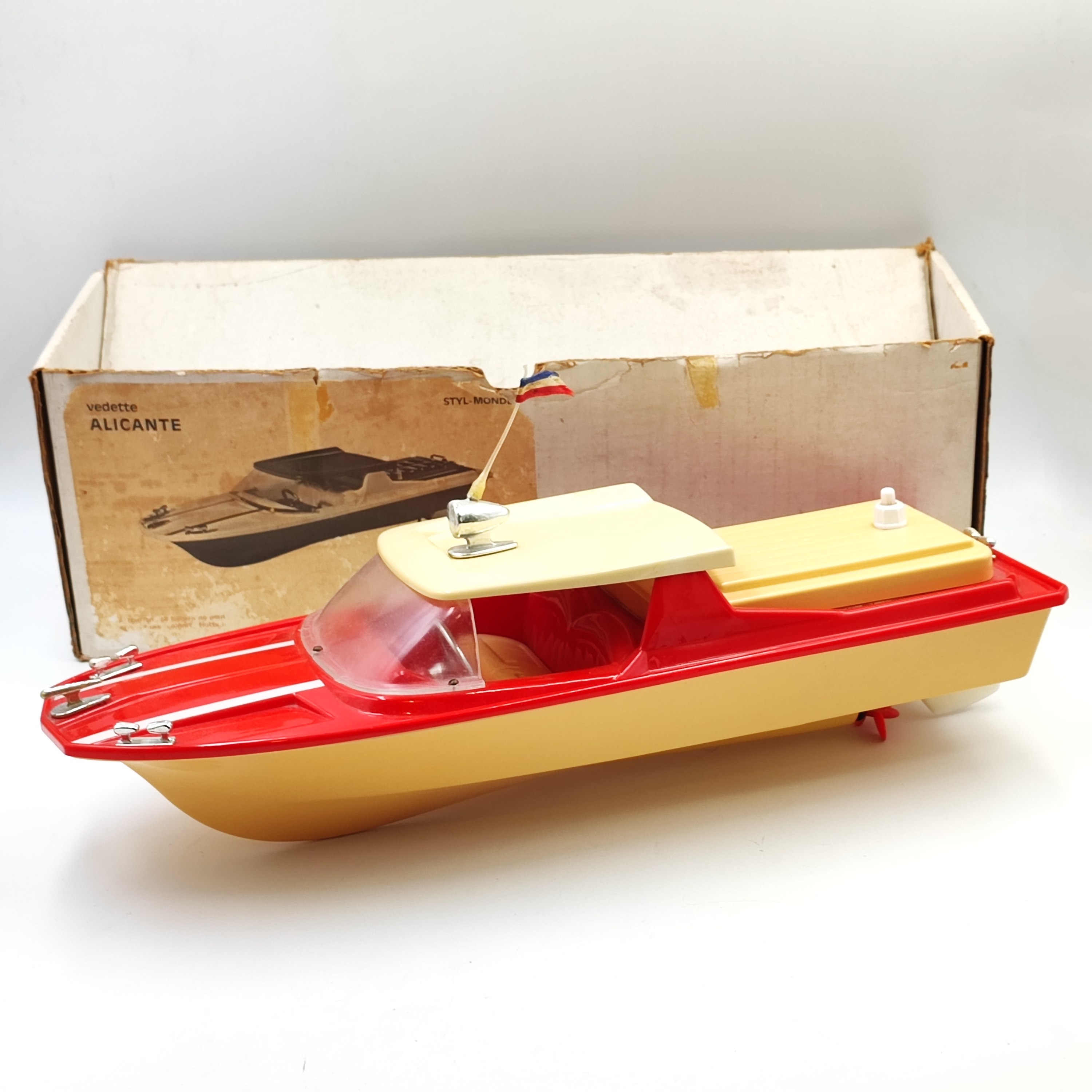 STYL BATEAU VEDETTE ALICANTE ROUGE AVEC SA BOITE CIRCA 60