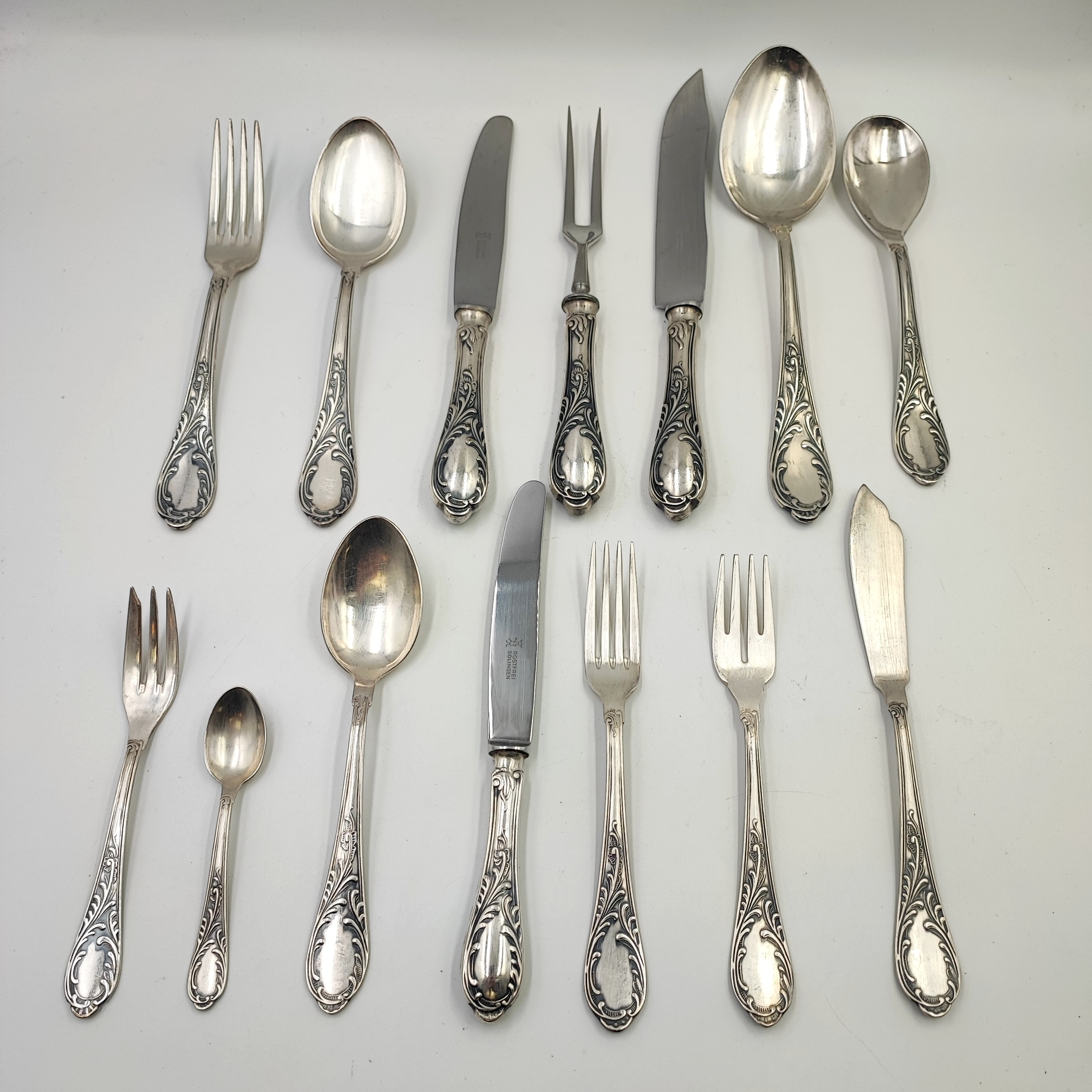 ROSTFREI SOLINGEN MENAGERE 124 PIECES EN METAL ARGENTE