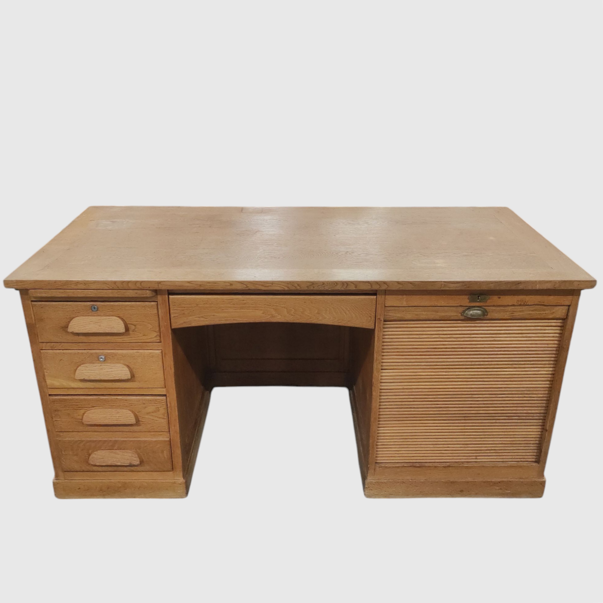 BUREAU 4 TIROIRS + RIDEAU EN CHENE AVEC PLAQUE ARBEY AU VIEUX NOYER 159/78/74 CM