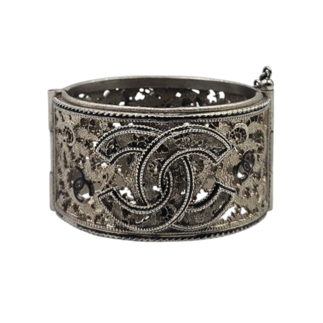 CHANEL PROTOTYPE BRACELET MANCHETTE EN METAL AJOURE DENTELLE CIRCA P.E. 2010